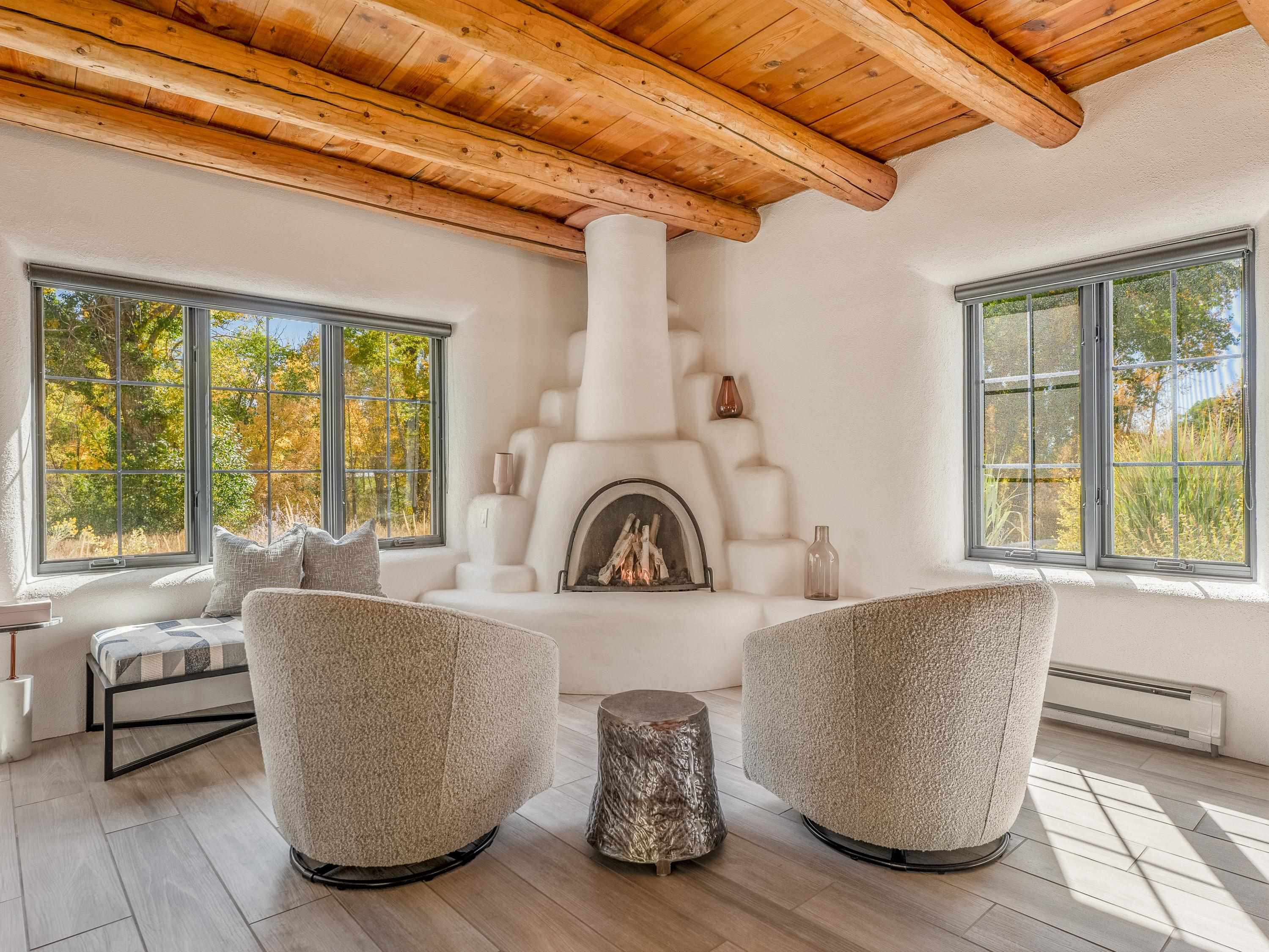 Taos, New Mexico 87571, United States, 9 Bedrooms Bedrooms, ,10 BathroomsBathrooms,Residential,Active,202464