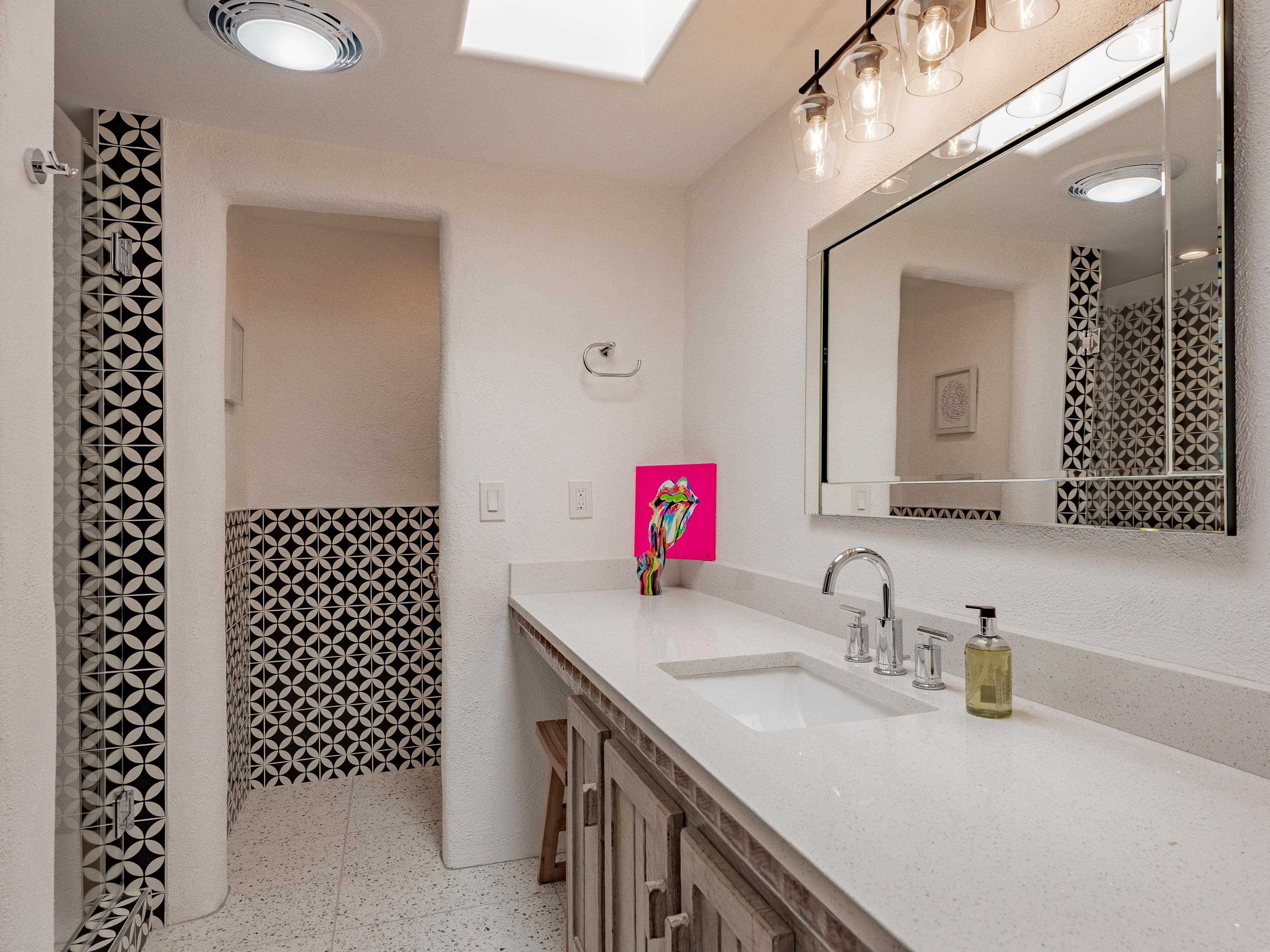 Taos, New Mexico 87571, United States, 9 Bedrooms Bedrooms, ,10 BathroomsBathrooms,Residential,Active,202464