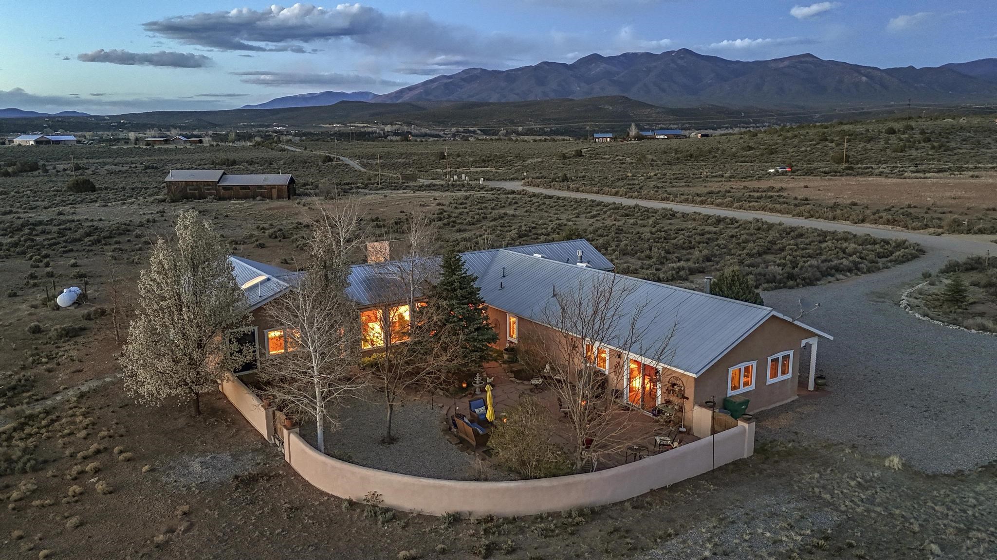 13 Coyote Loop, Arroyo Hondo, New Mexico image 3