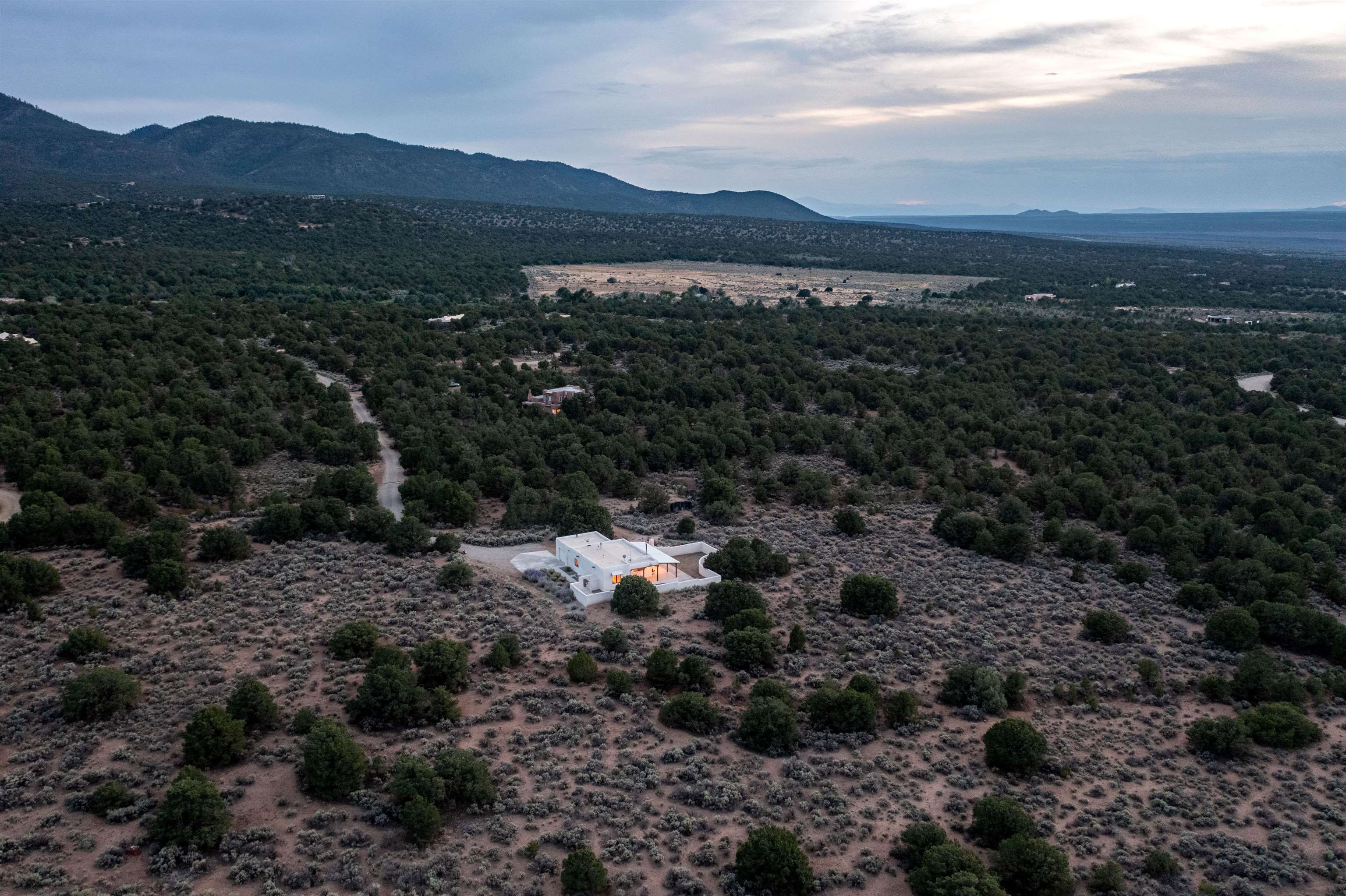 95 Stakeout Drive, Ranchos de Taos, New Mexico image 6