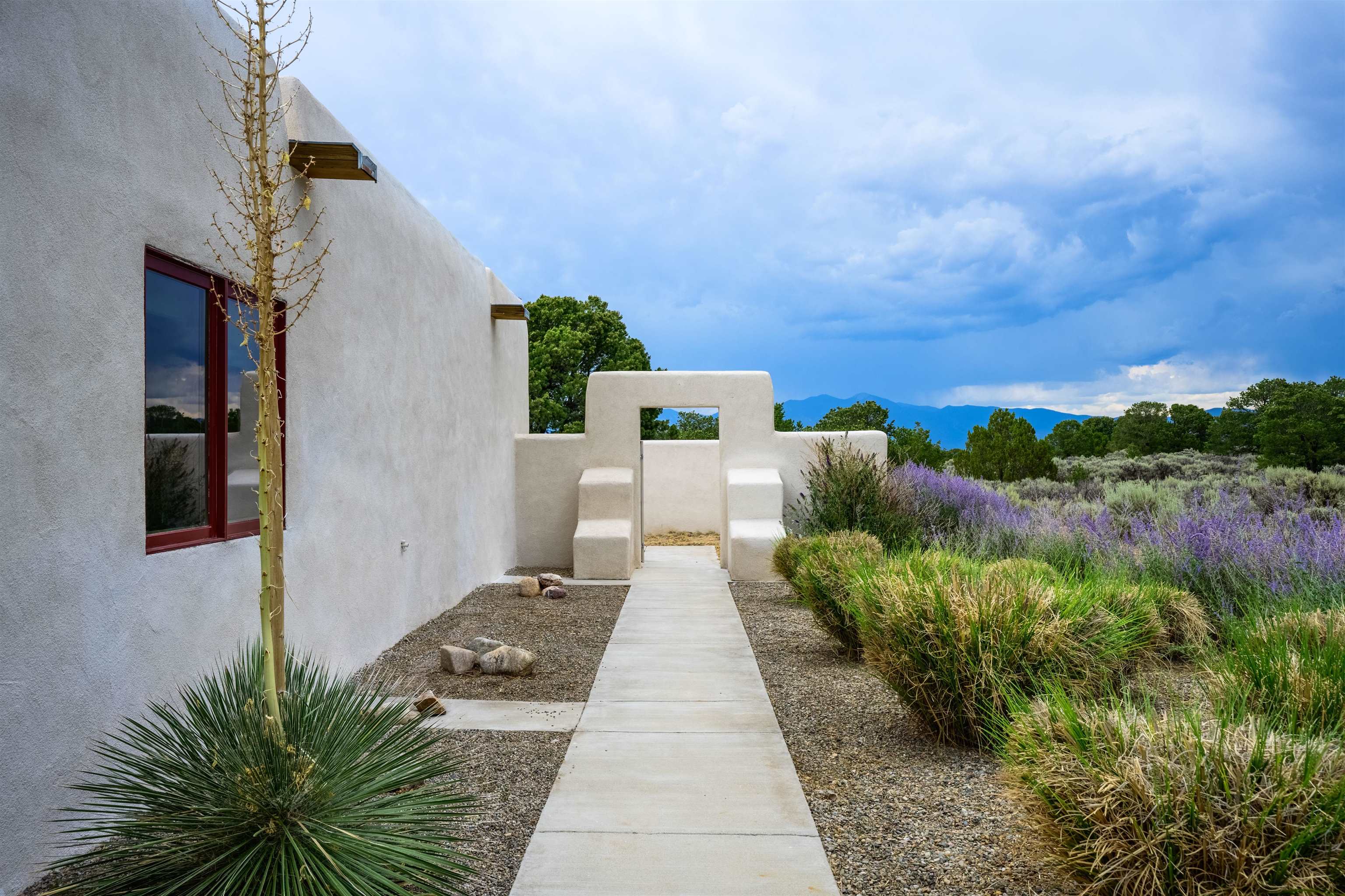 95 Stakeout Drive, Ranchos de Taos, New Mexico image 3