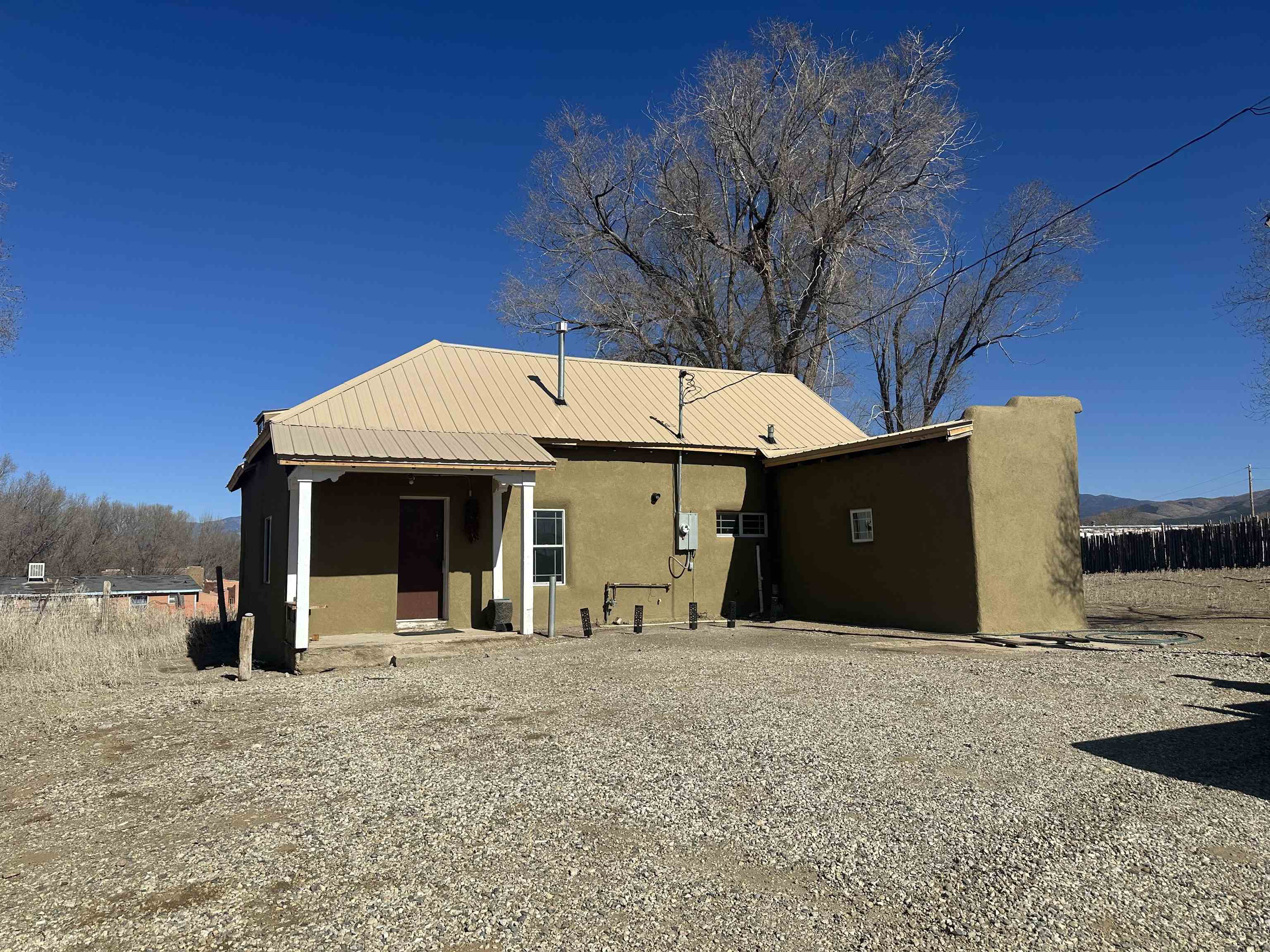 427 Herdner Rd, Taos, New Mexico image 2
