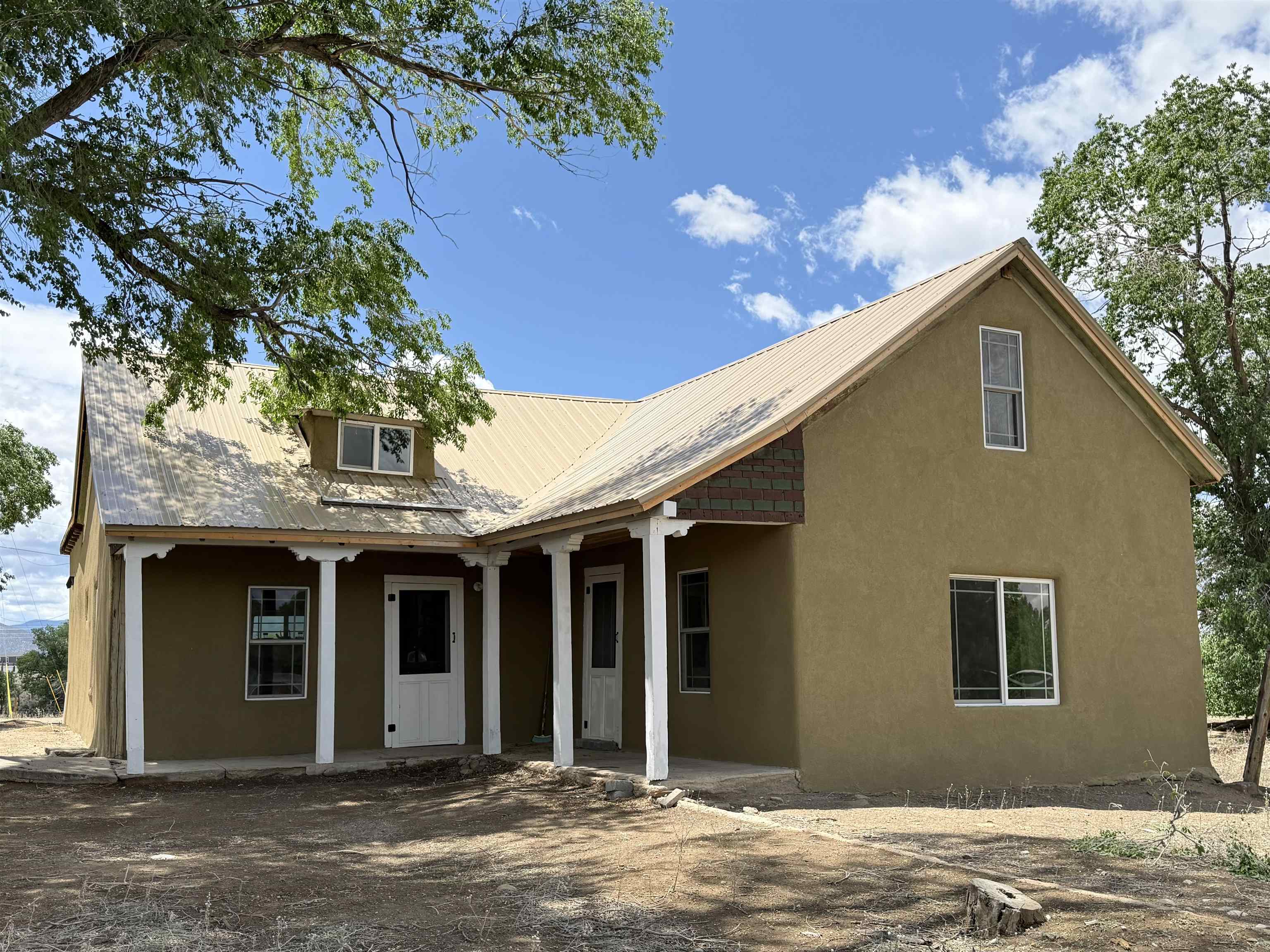 427 Herdner Rd, Taos, New Mexico image 1