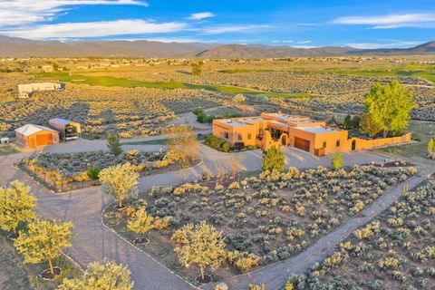 Photo of 26 Copper Moon Road, Taos, NM 87571 (MLS # 113452)