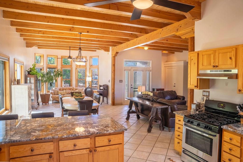 347 Sierra Vista Lane, Taos, New Mexico image 8