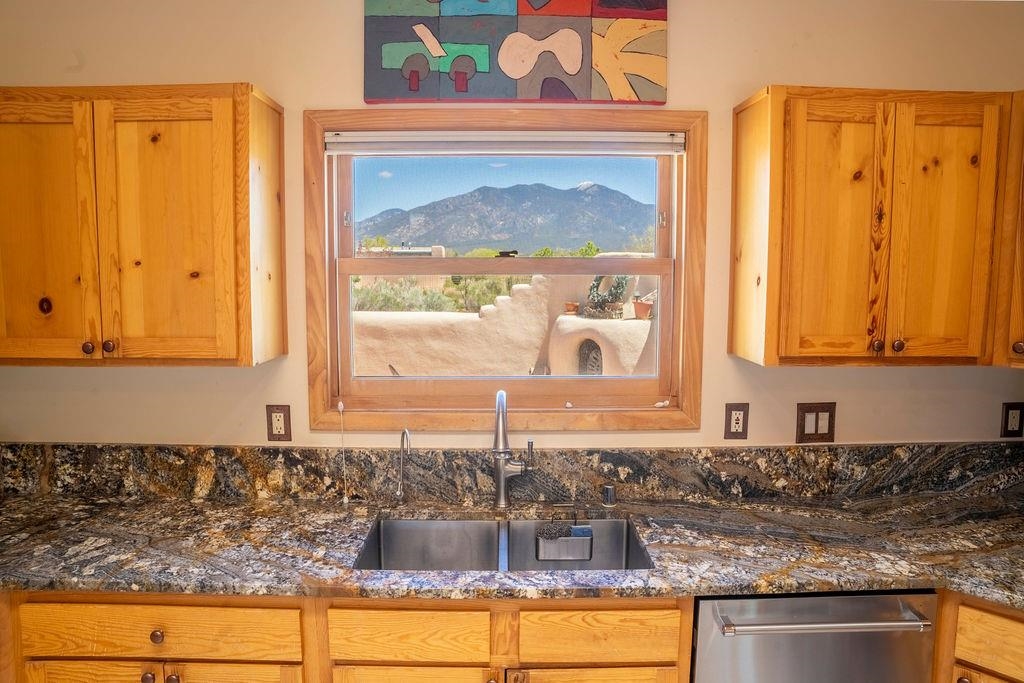 347 Sierra Vista Lane, Taos, New Mexico image 5
