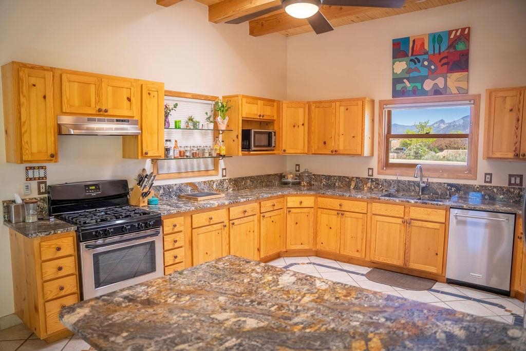 347 Sierra Vista Lane, Taos, New Mexico image 7