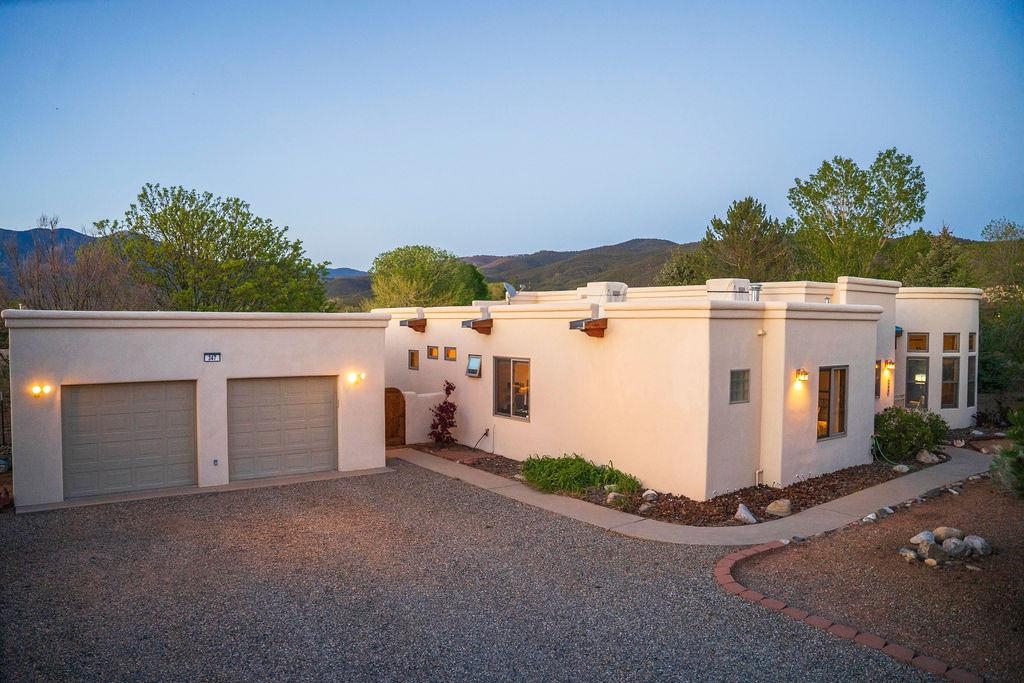 347 Sierra Vista Lane, Taos, New Mexico image 1