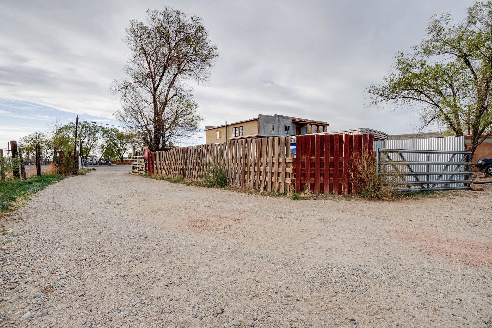 Ranchos De Taos, New Mexico 87557, United States, ,Commercial,Active,167977