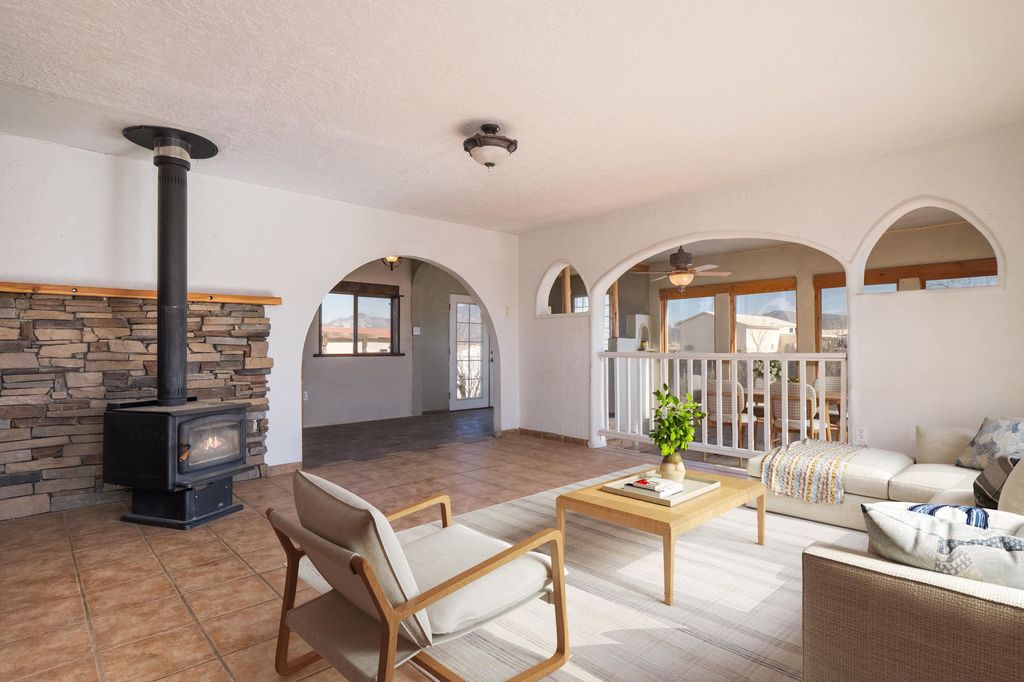 Photo of 167 Cuchilla Road, Ranchos de Taos, NM 87557 (MLS # 114532)