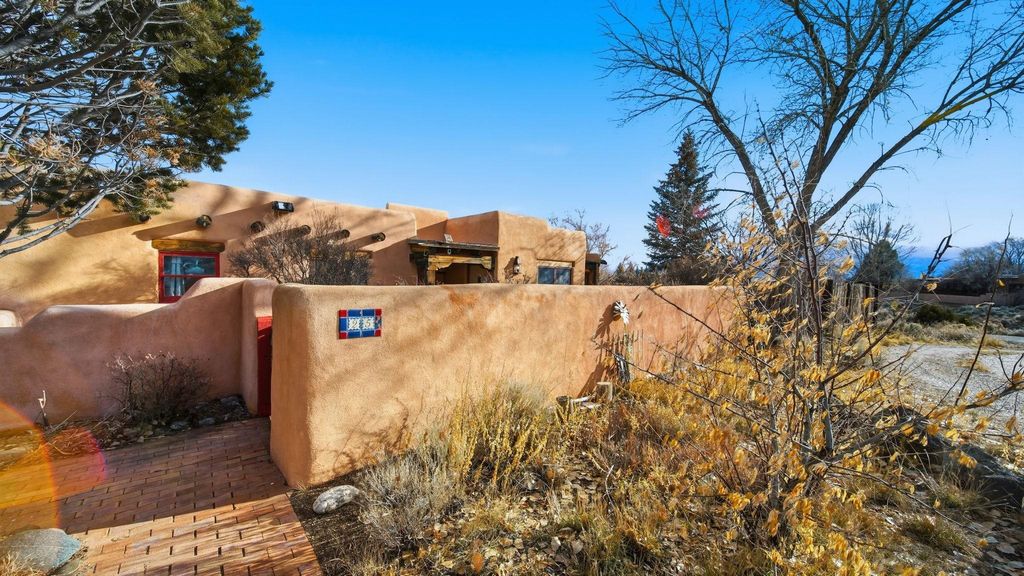 Photo of 25 Nighthawk Trail, El Prado, NM 87529 (MLS # 114468)