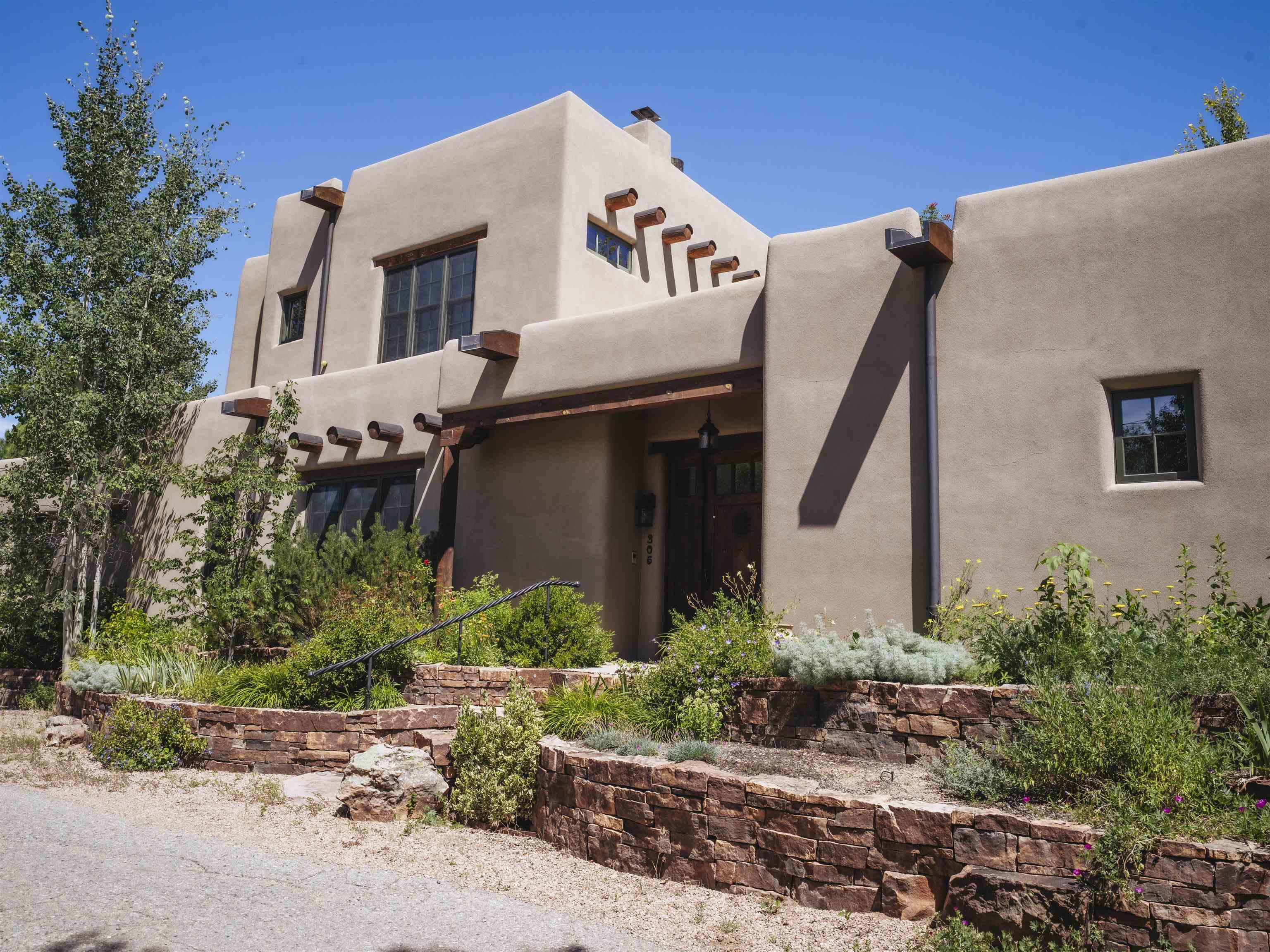 305 DeVargas Lane