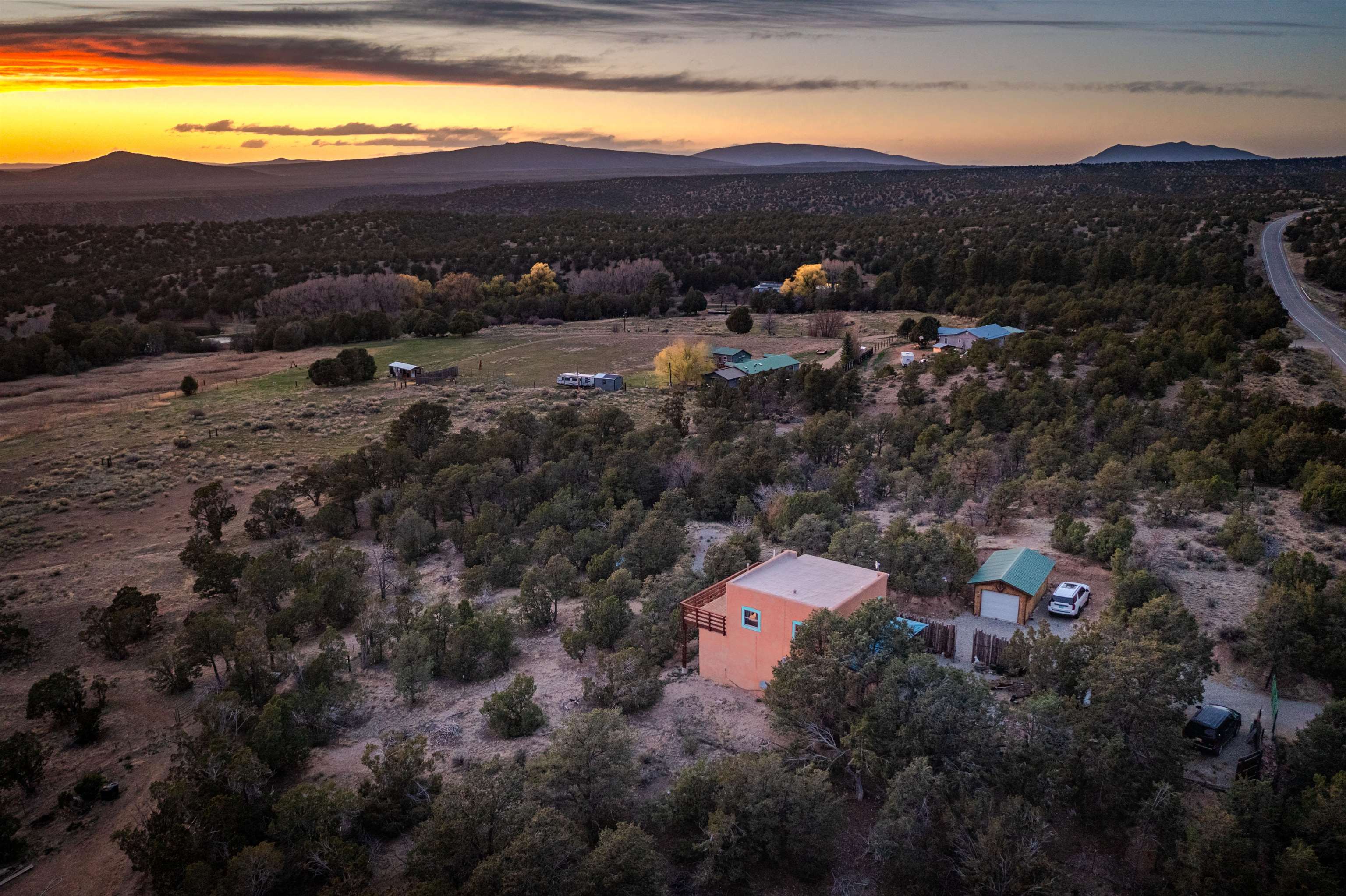 1568 Nm 522, Taos, New Mexico image 14
