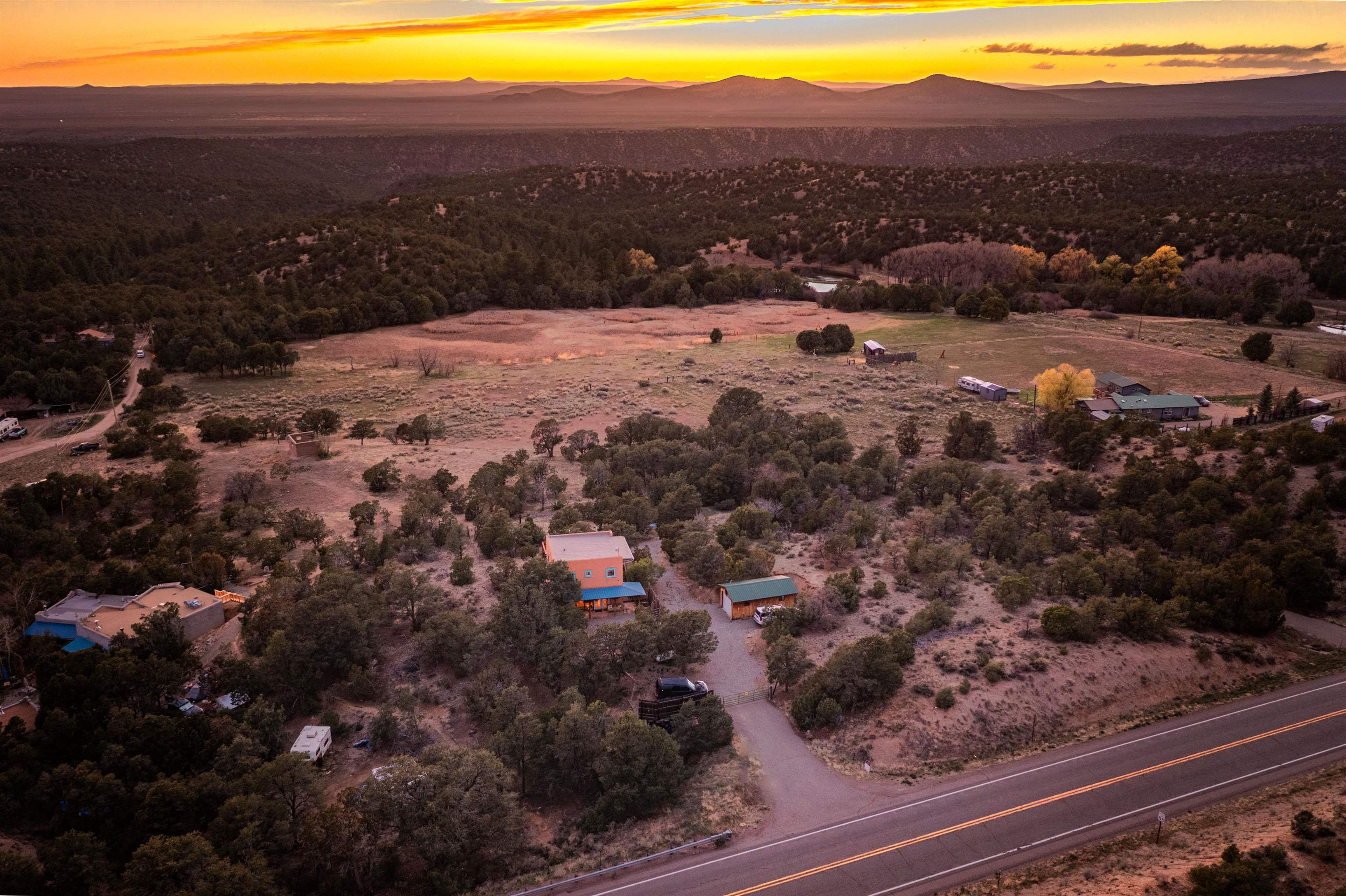 1568 Nm 522, Taos, New Mexico image 23
