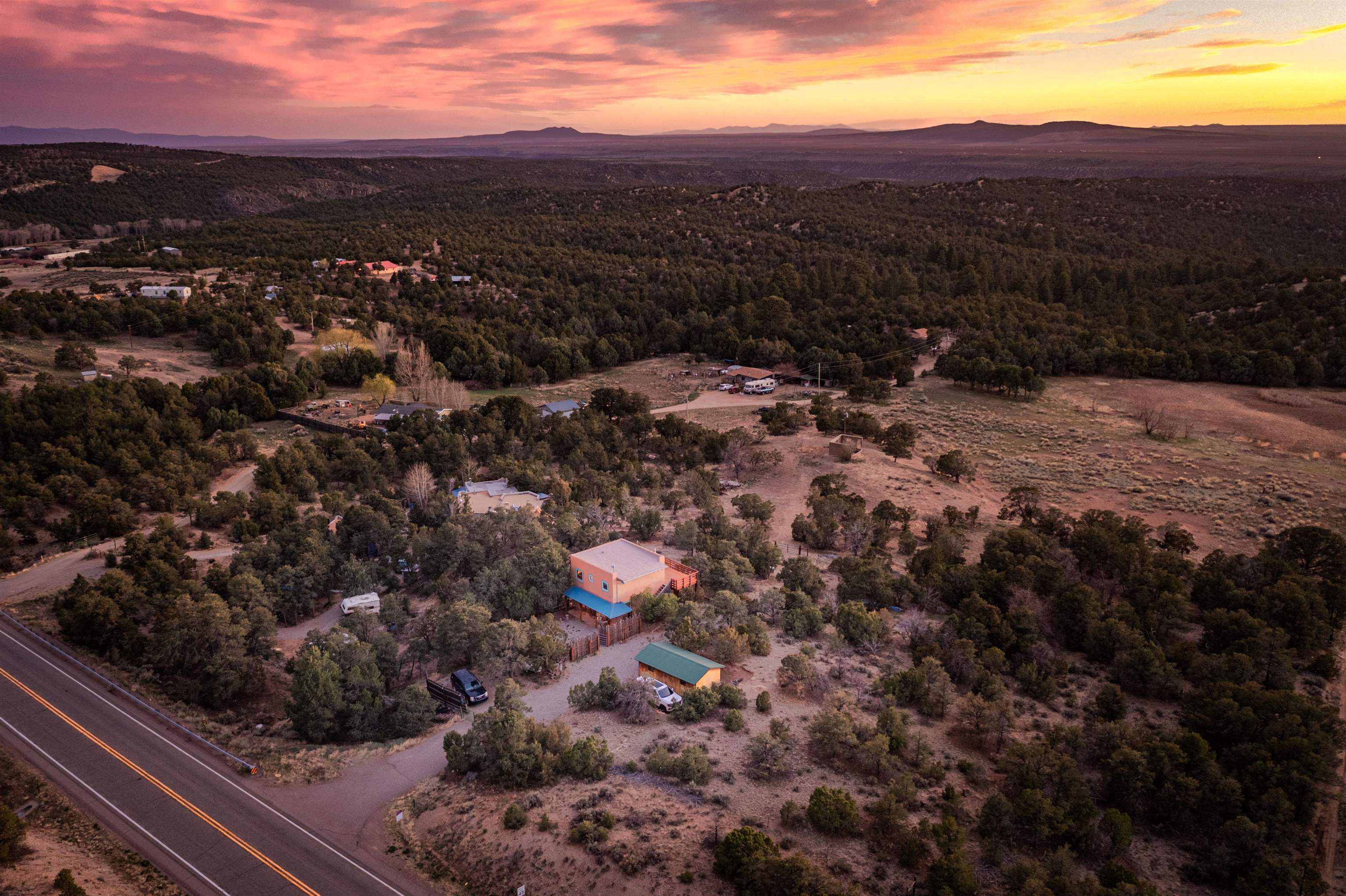 1568 Nm 522, Taos, New Mexico image 5