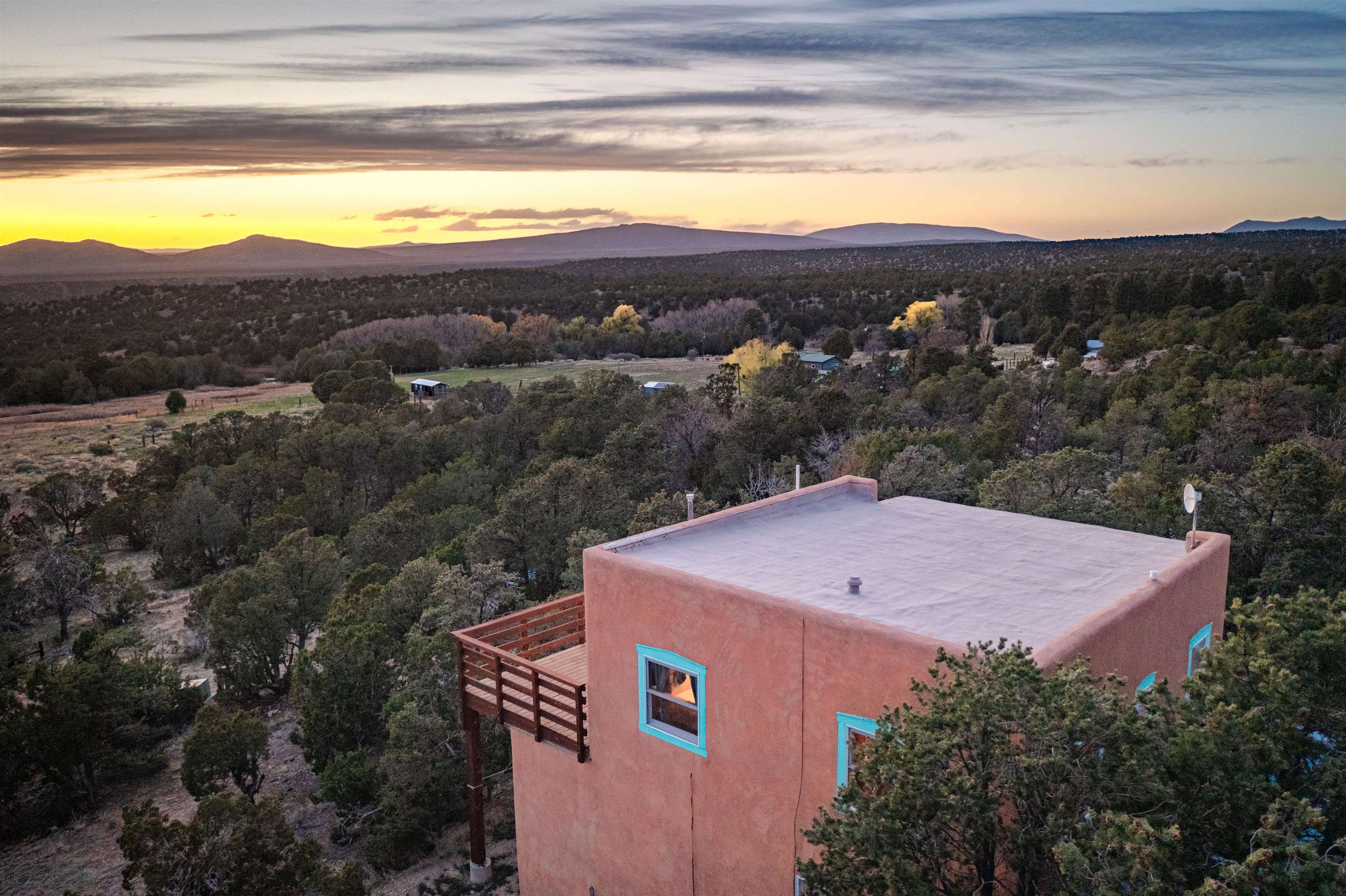 1568 Nm 522, Taos, New Mexico image 30