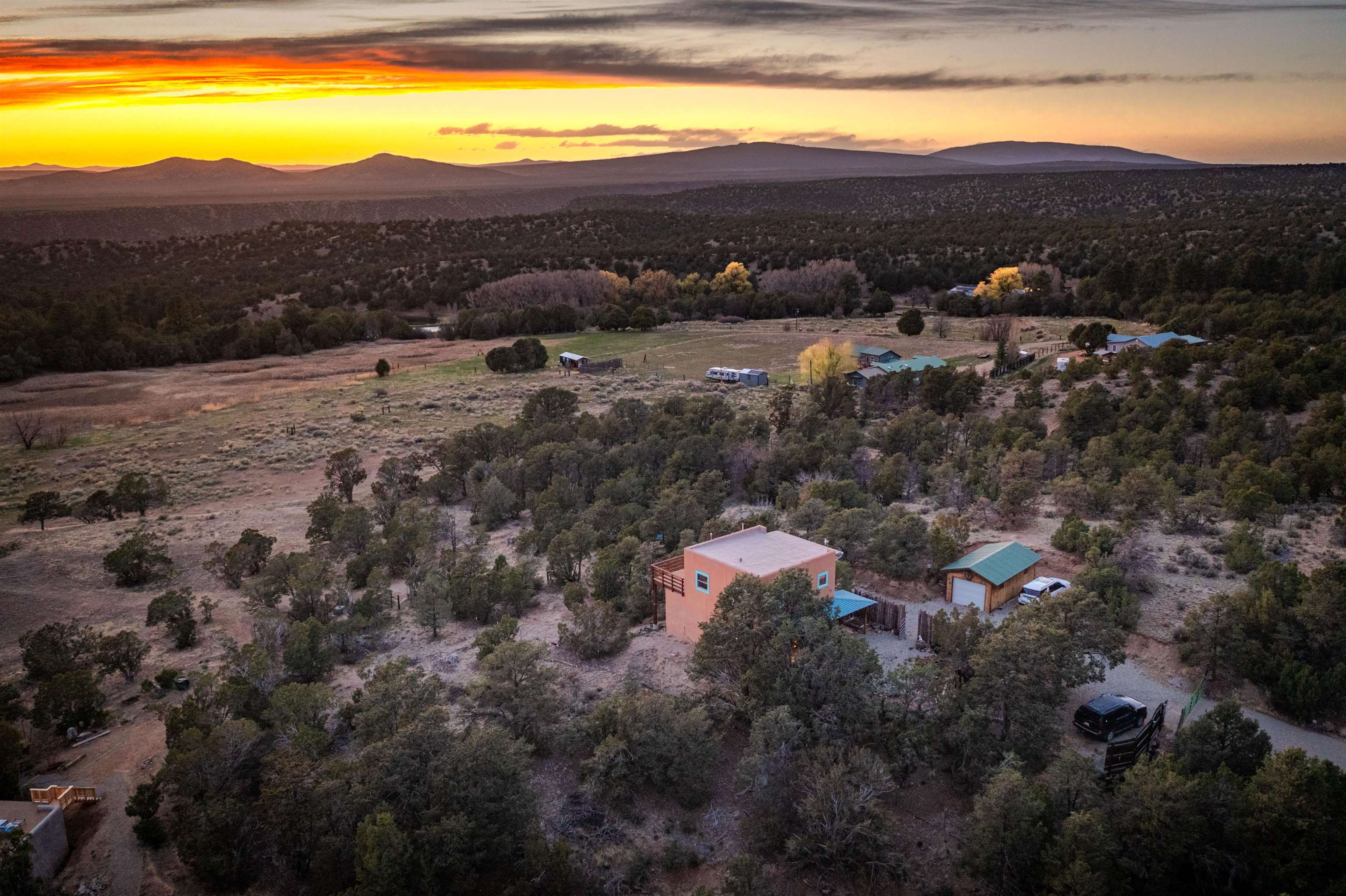 1568 Nm 522, Taos, New Mexico image 3