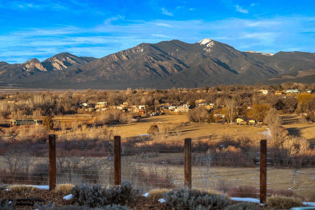 Photo of 5 Calle de Valerio, Ranchos de Taos, NM 87557 (MLS # 114577)