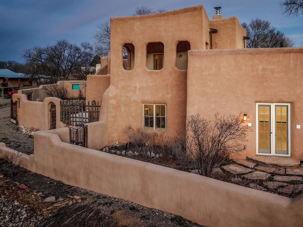 Photo of 209 Ribak Lane, Taos, NM 87571 (MLS # 114410)