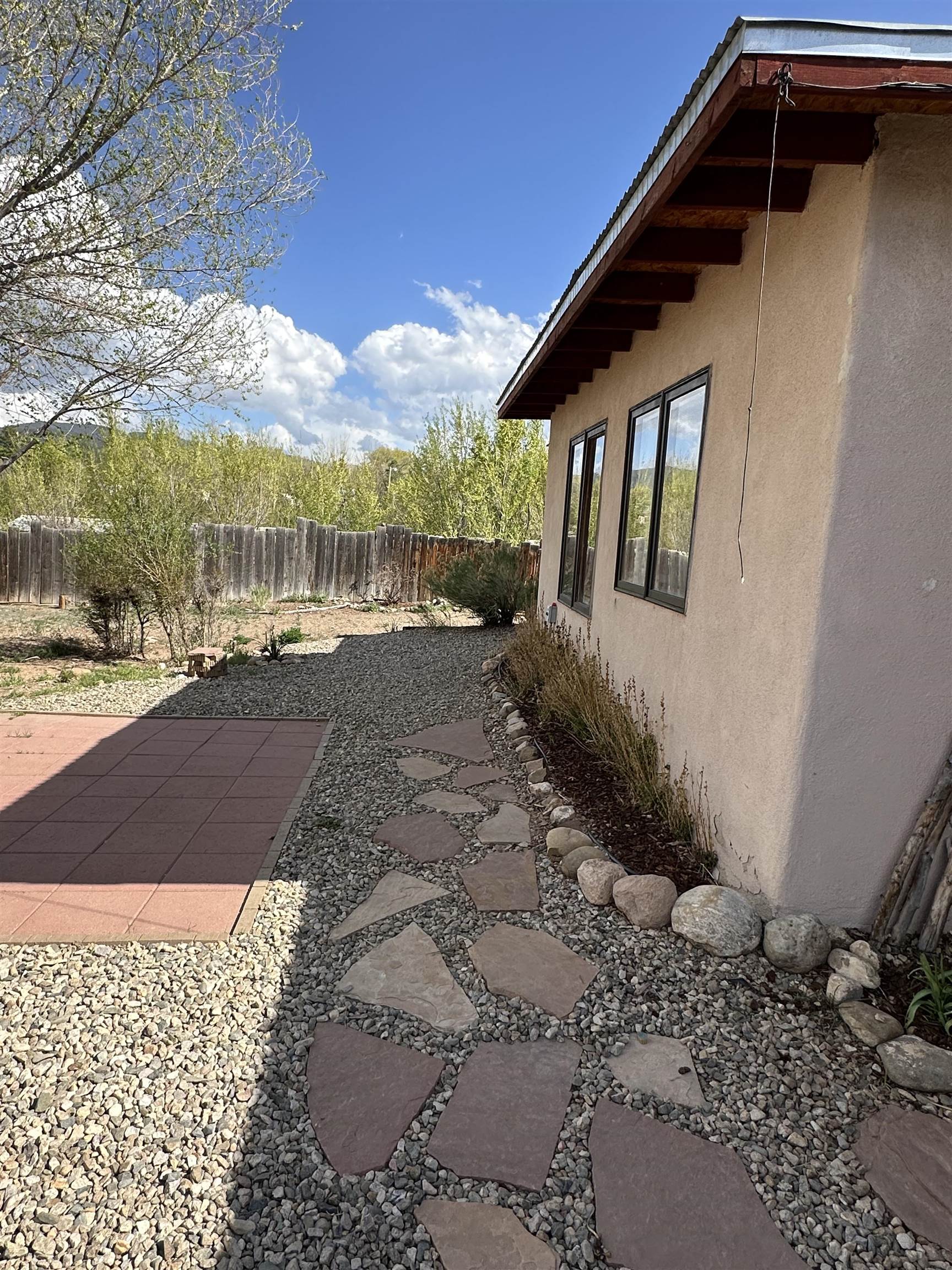 13 Valley Rd, Ranchos de Taos, New Mexico image 3