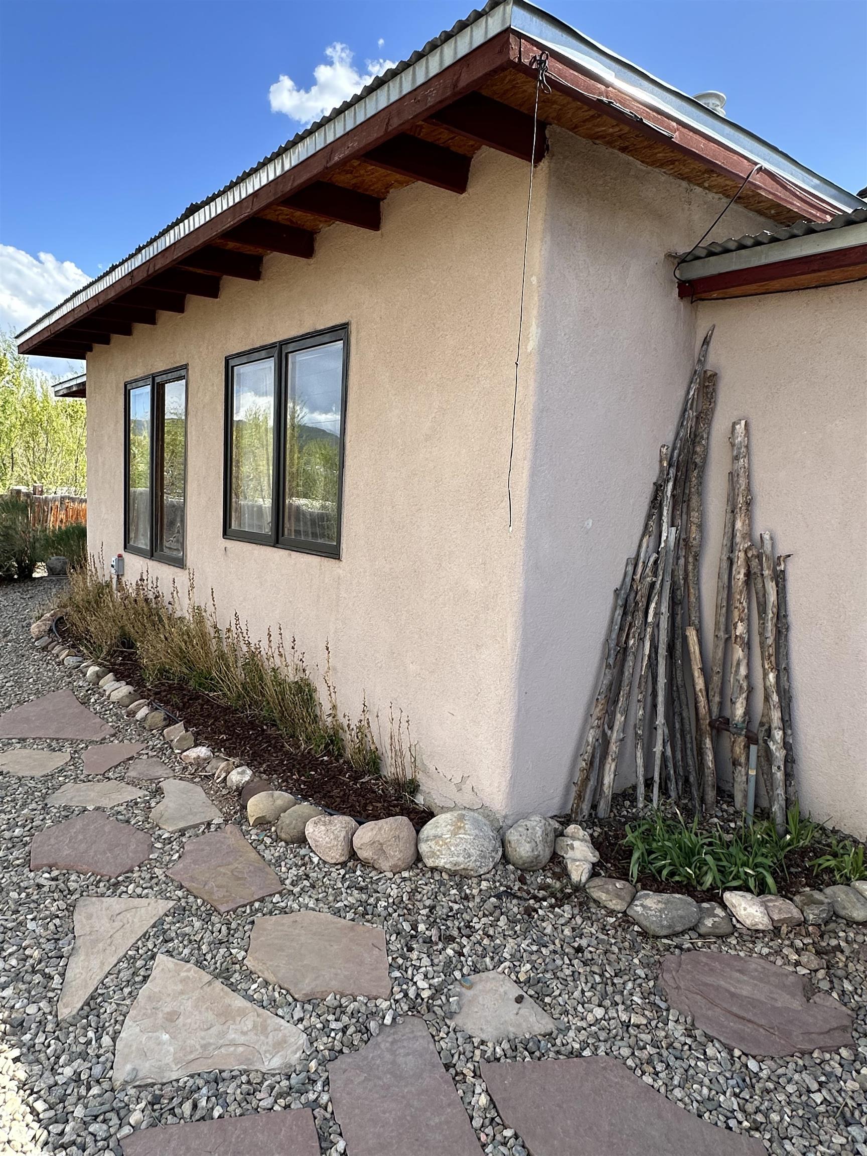 13 Valley Rd, Ranchos de Taos, New Mexico image 2