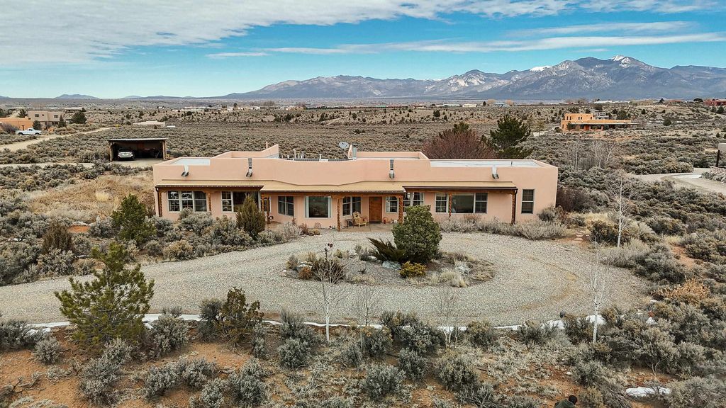 Photo of 47 Irish Rd, Ranchos de Taos, NM 87557 (MLS # 114560)