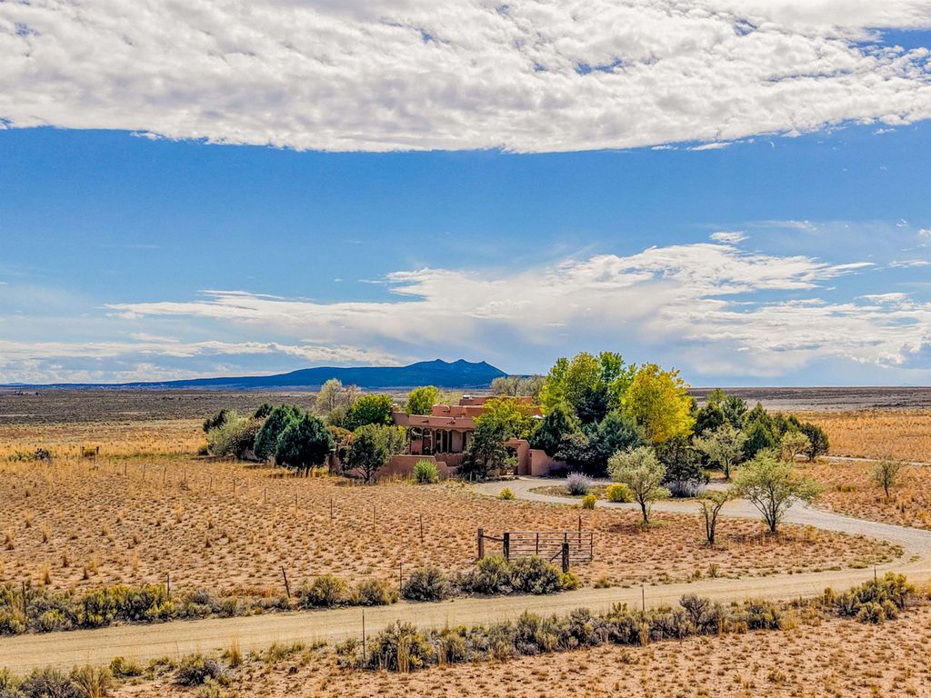 Photo of 24070 Hwy 64 W, El Prado, NM 87529 (MLS # 113729)