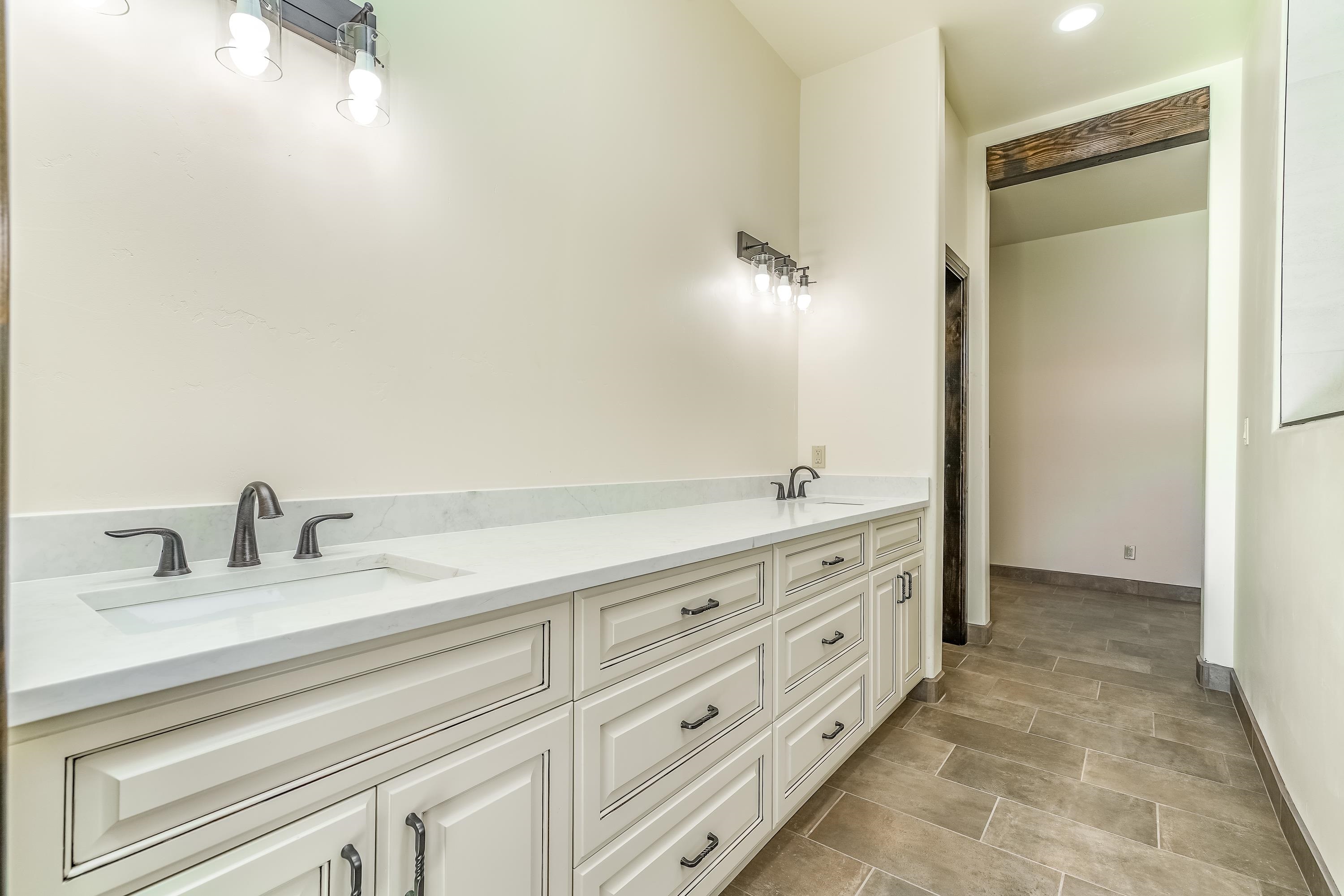 Taos, New Mexico 87571, United States, 3 Bedrooms Bedrooms, ,3 BathroomsBathrooms,Residential,Active,224219