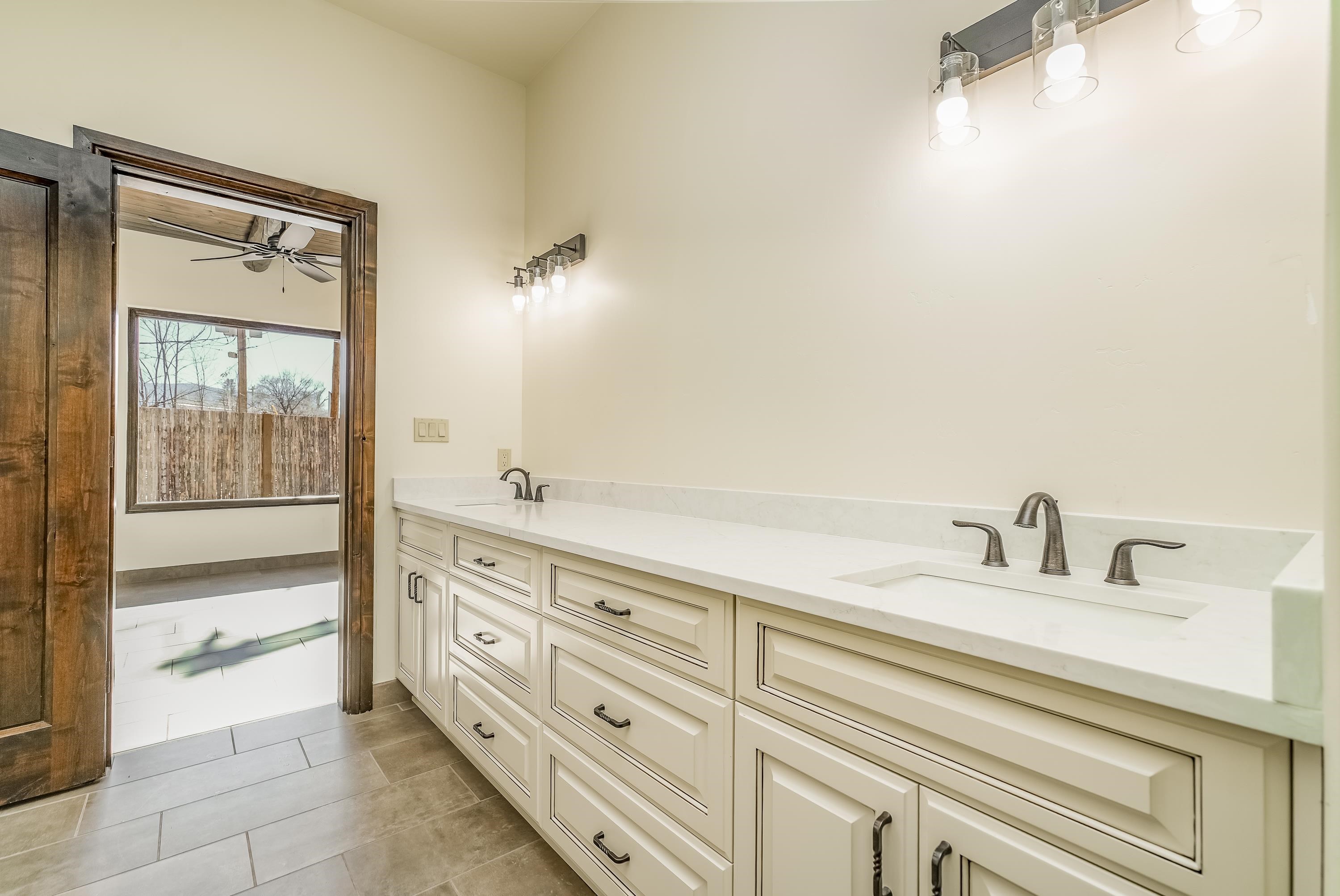 Taos, New Mexico 87571, United States, 3 Bedrooms Bedrooms, ,3 BathroomsBathrooms,Residential,Active,224219