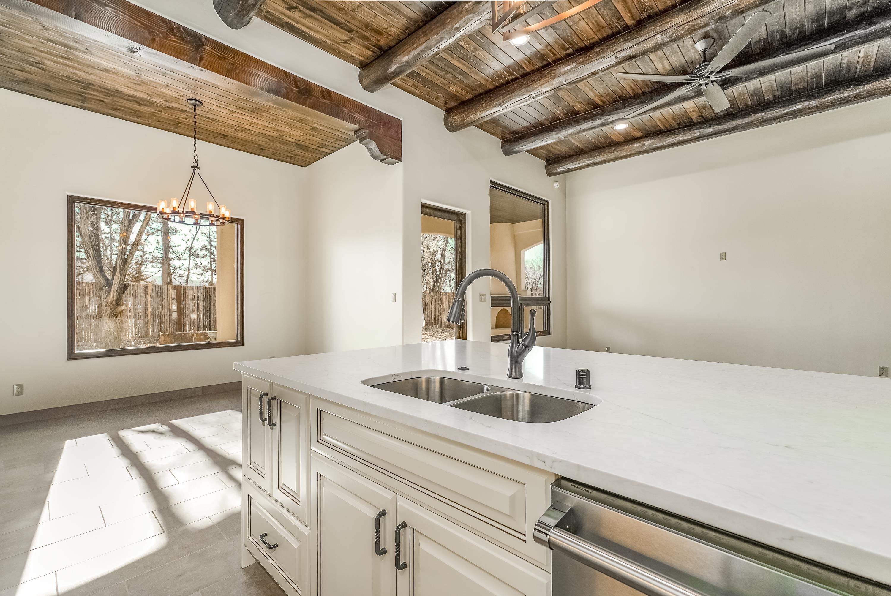 Taos, New Mexico 87571, United States, 3 Bedrooms Bedrooms, ,3 BathroomsBathrooms,Residential,Active,224219