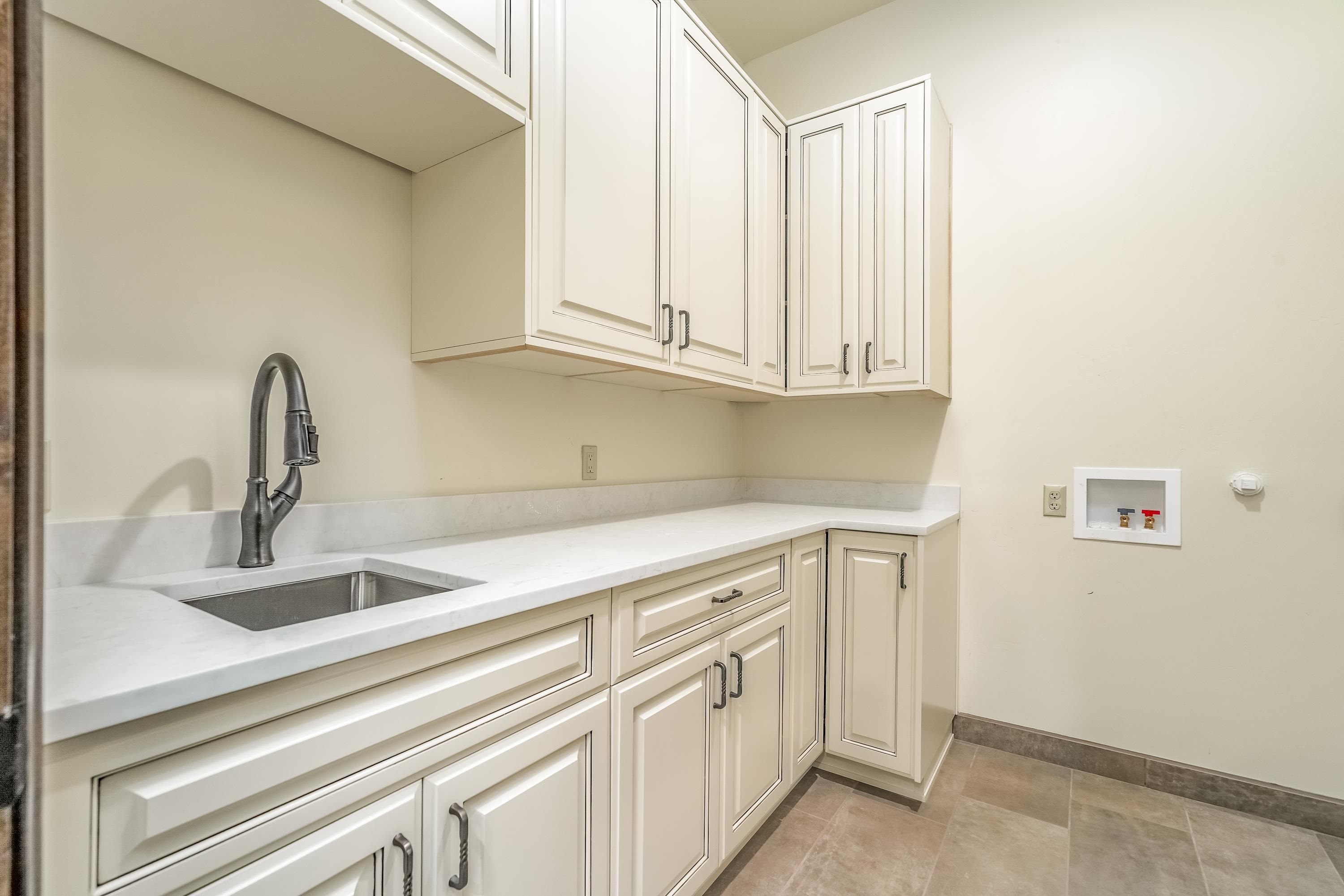 Taos, New Mexico 87571, United States, 3 Bedrooms Bedrooms, ,3 BathroomsBathrooms,Residential,Active,224219