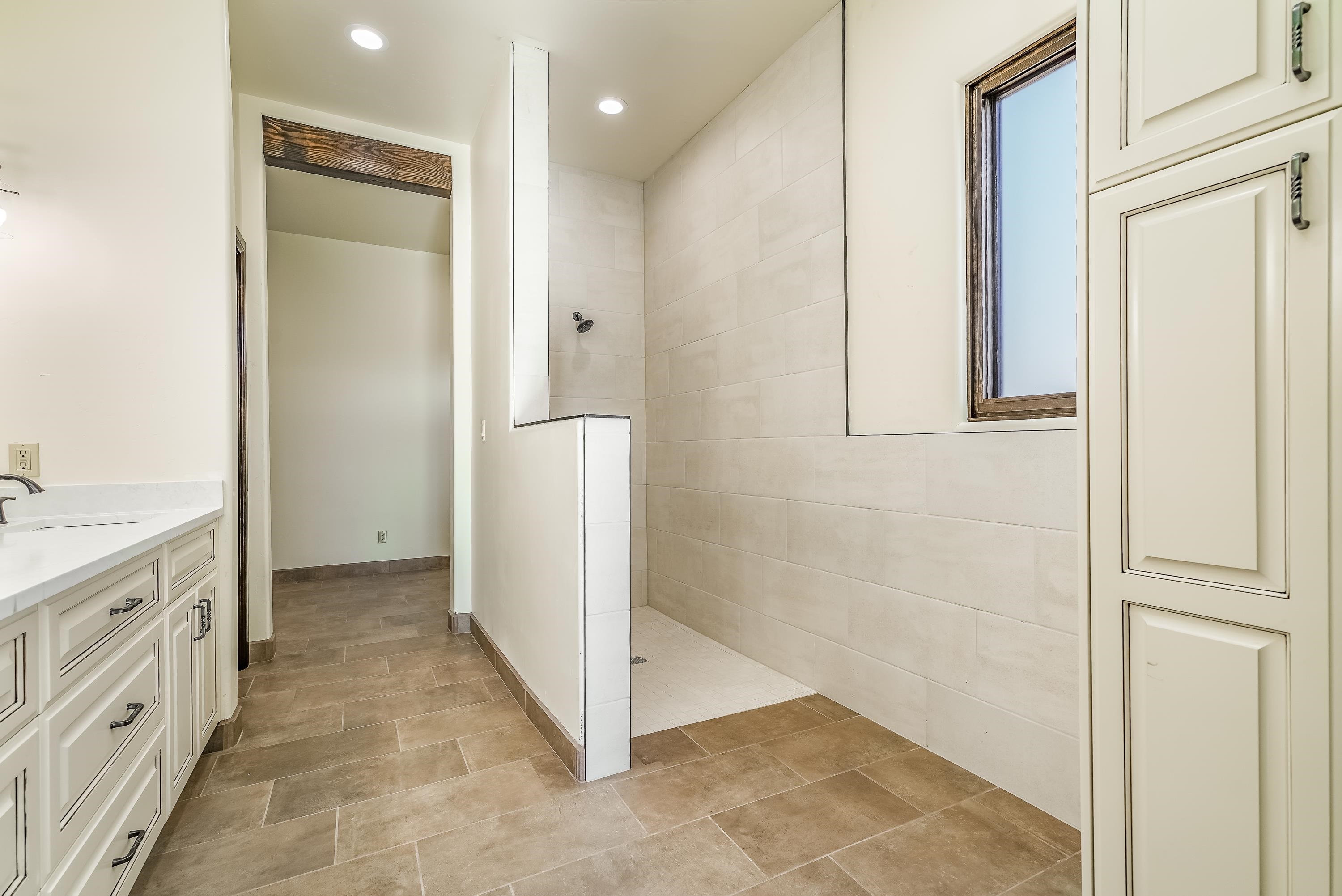 Taos, New Mexico 87571, United States, 3 Bedrooms Bedrooms, ,3 BathroomsBathrooms,Residential,Active,224219