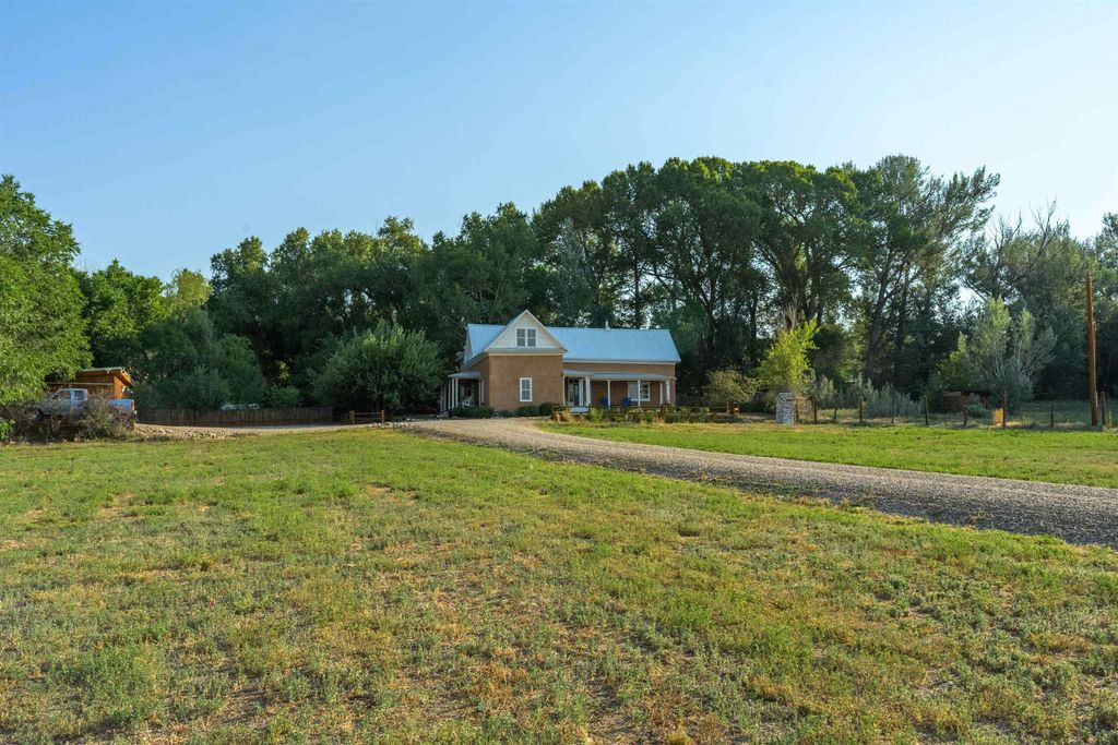 Photo of 45 Old State Highway 3, Arroyo Hondo, NM 87513 (MLS # 113705)