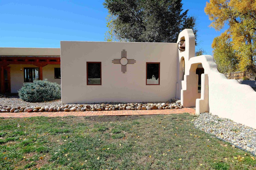 Photo of 8 Juan Martinez Rd, El Salto, NM 87514 (MLS # 114399)