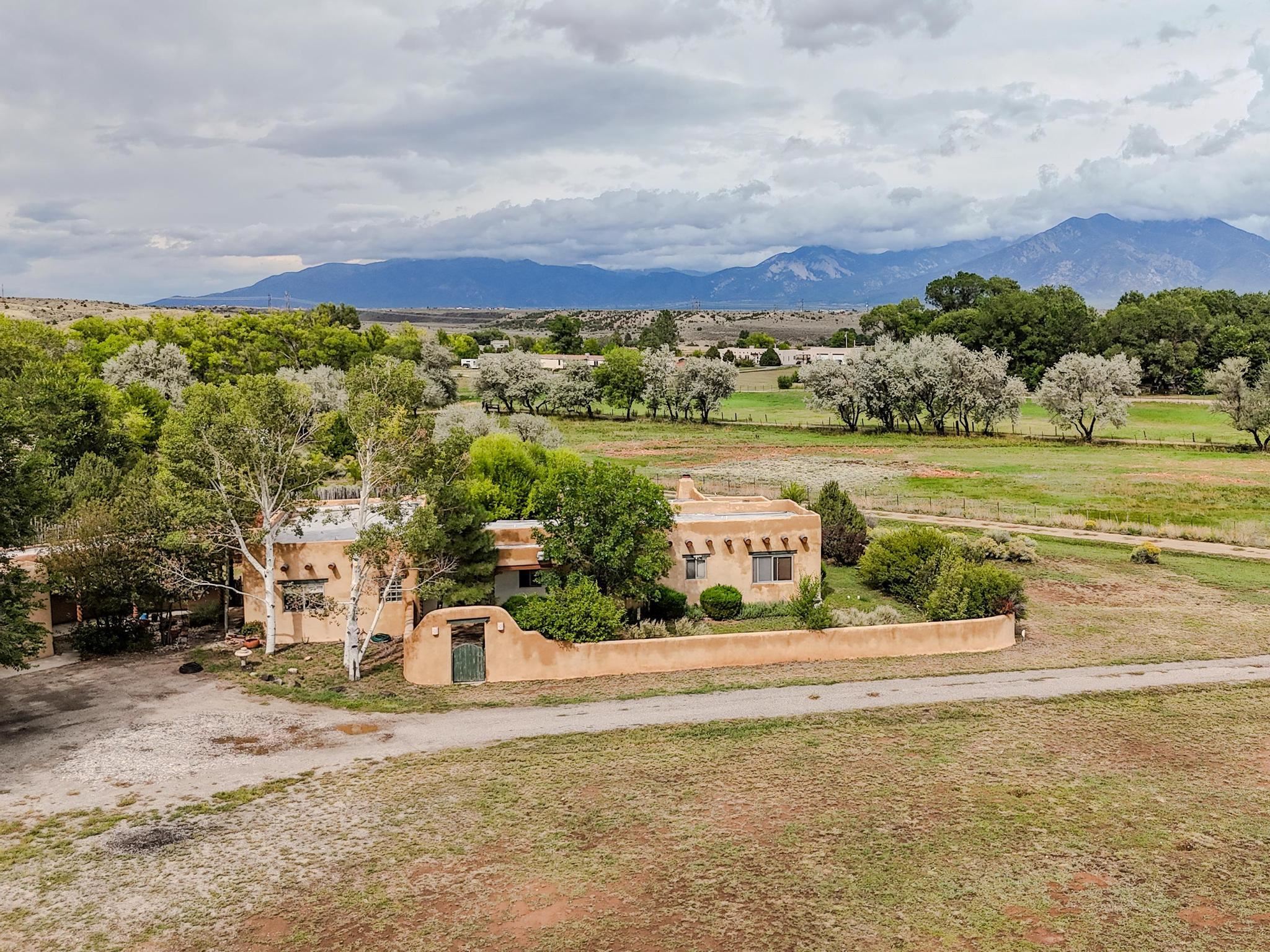 120 Los Cordovas Rd, Taos, New Mexico image 2