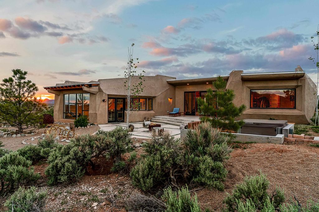 Photo of 1 San Pasqual Ln, Ranchos de Taos, NM 87557 (MLS # 113612)