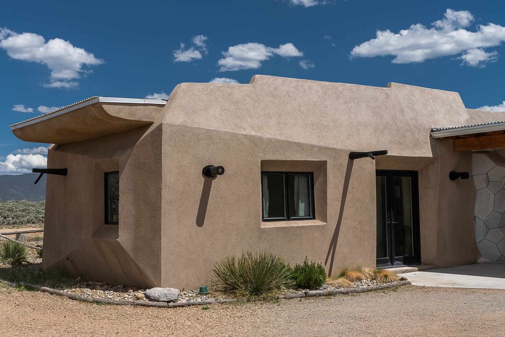 Photo of 1 San Pasqual Ln, Ranchos de Taos, NM 87557 (MLS # 113612)