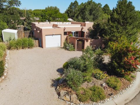 Photo of 310 South Trapper Road, Taos, NM 87571 (MLS # 113803)