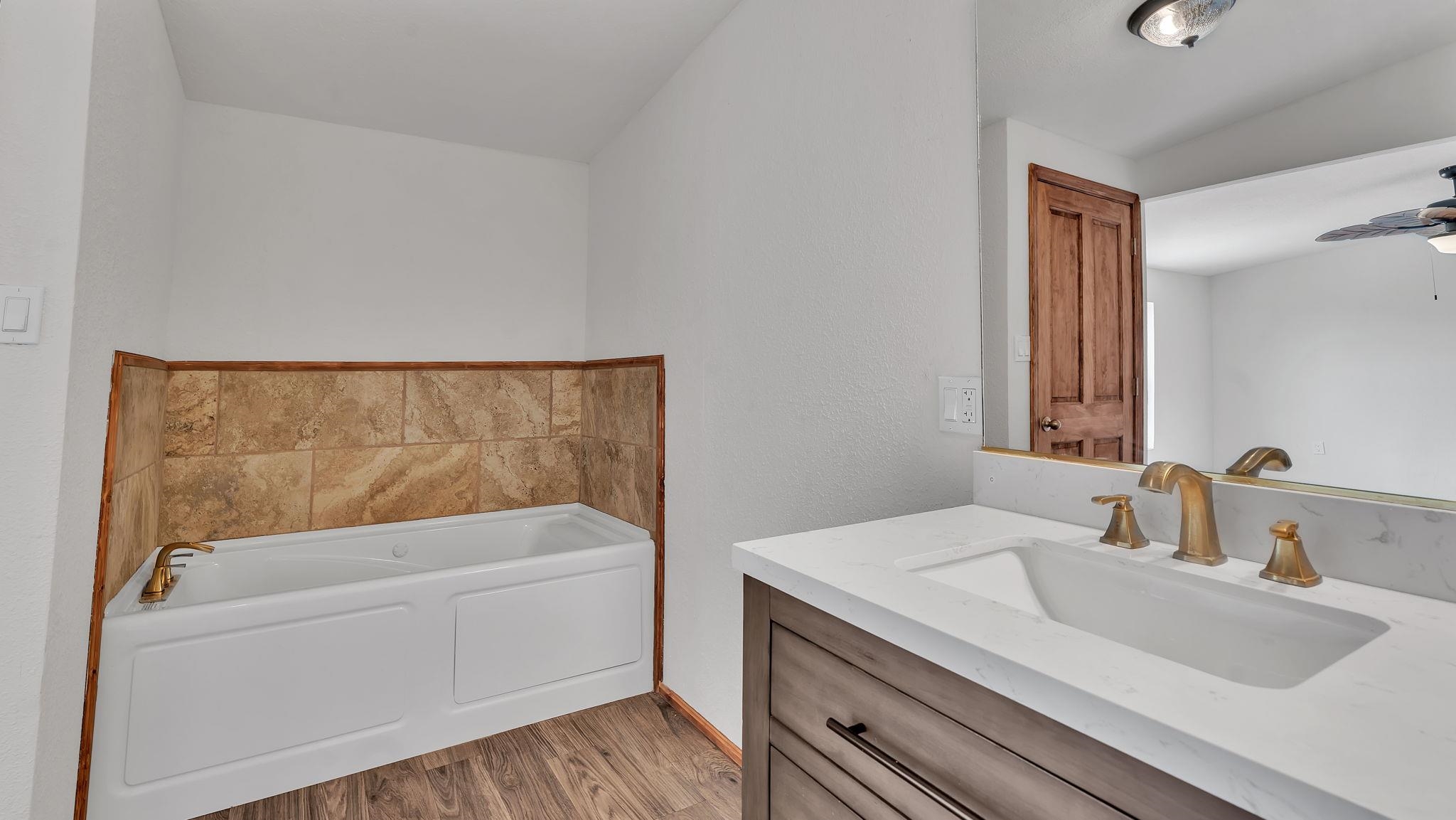 16 Medina Lane, Ranchos de Taos, New Mexico image 24