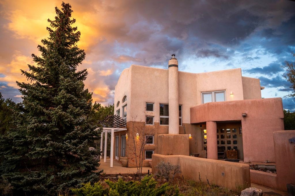 Ranchos De Taos, New Mexico 87557, United States, 2 Bedrooms Bedrooms, ,2 BathroomsBathrooms,Residential,Active,247321