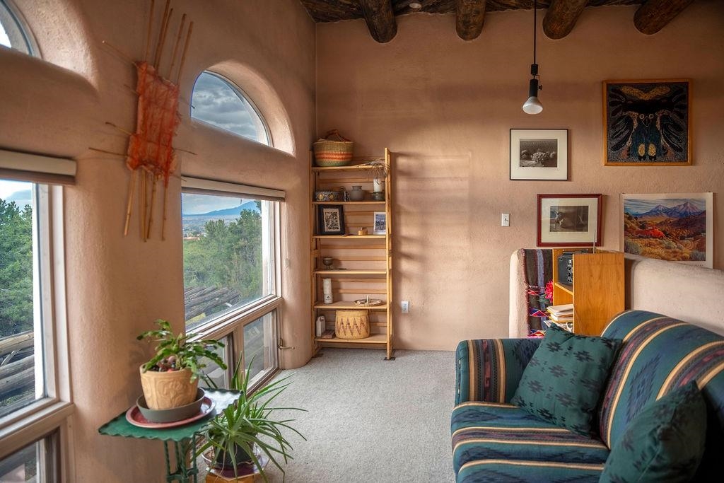 Ranchos De Taos, New Mexico 87557, United States, 2 Bedrooms Bedrooms, ,2 BathroomsBathrooms,Residential,Active,247321