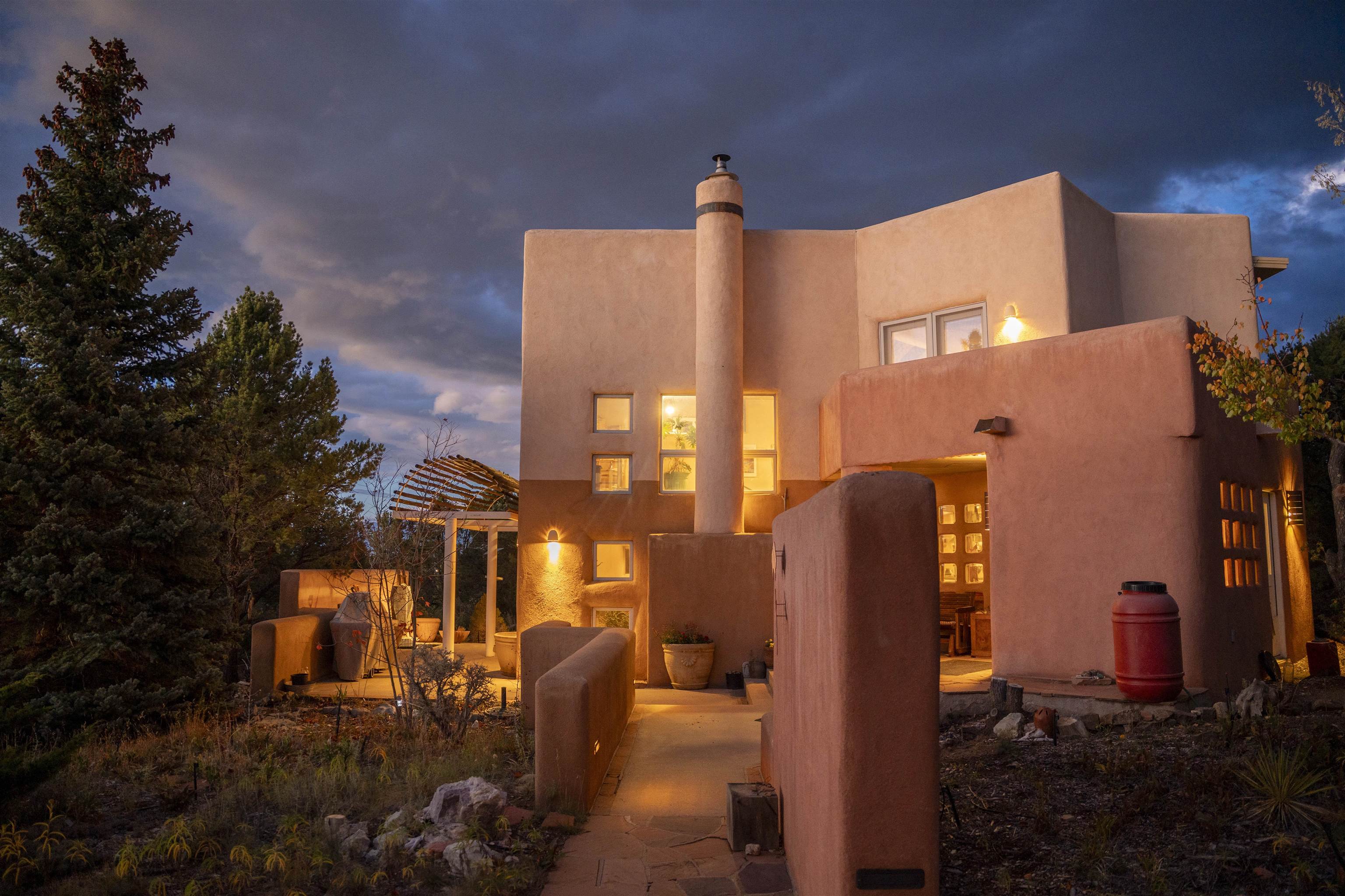 Ranchos De Taos, New Mexico 87557, United States, 2 Bedrooms Bedrooms, ,2 BathroomsBathrooms,Residential,Active,247321