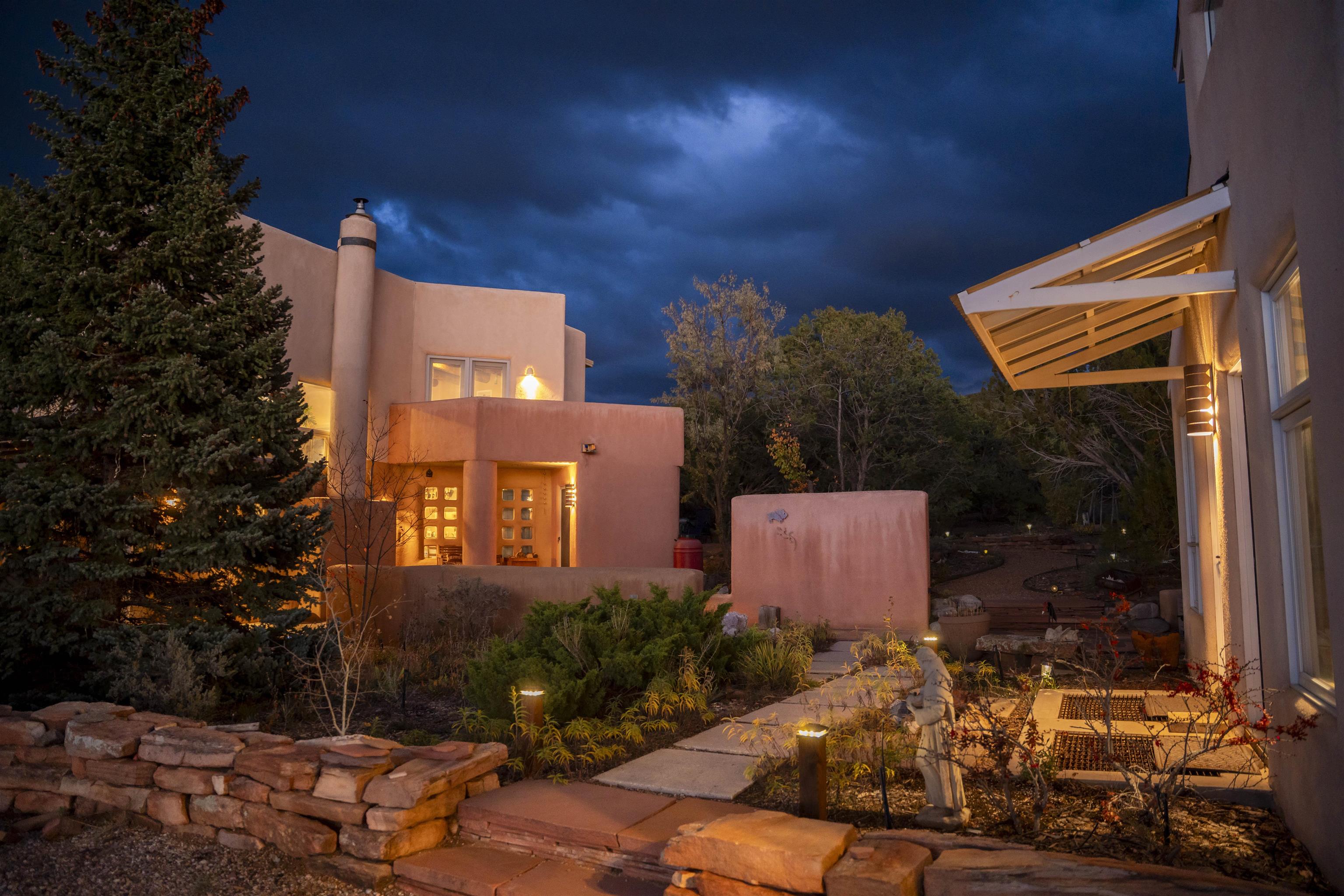 Ranchos De Taos, New Mexico 87557, United States, 2 Bedrooms Bedrooms, ,2 BathroomsBathrooms,Residential,Active,247321