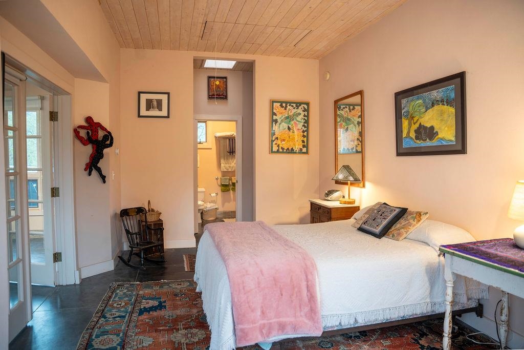 Ranchos De Taos, New Mexico 87557, United States, 2 Bedrooms Bedrooms, ,2 BathroomsBathrooms,Residential,Active,247321