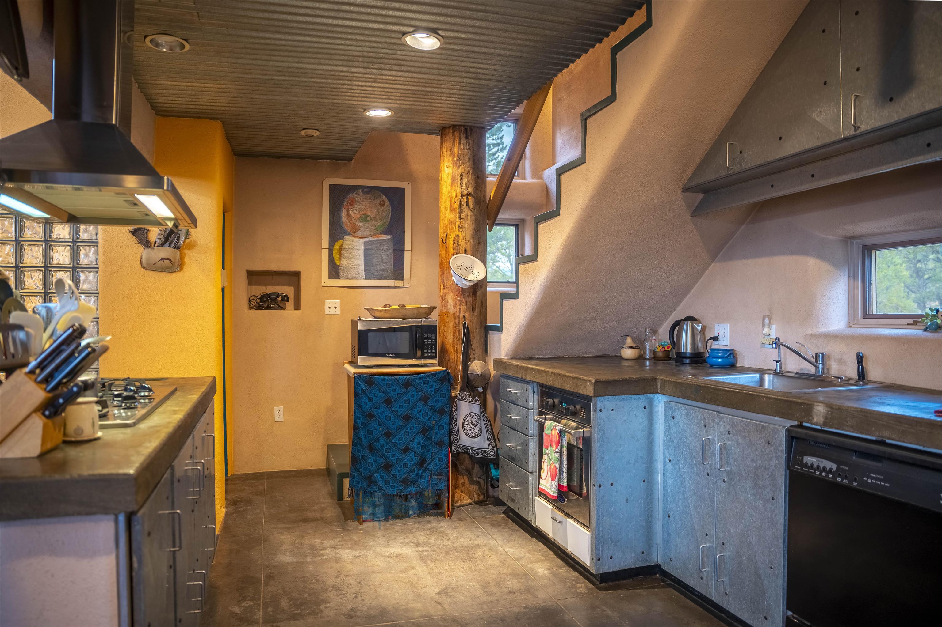 Ranchos De Taos, New Mexico 87557, United States, 2 Bedrooms Bedrooms, ,2 BathroomsBathrooms,Residential,Active,247321