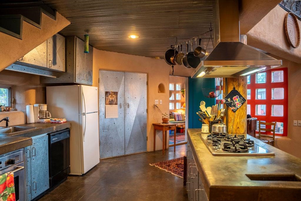 Ranchos De Taos, New Mexico 87557, United States, 2 Bedrooms Bedrooms, ,2 BathroomsBathrooms,Residential,Active,247321