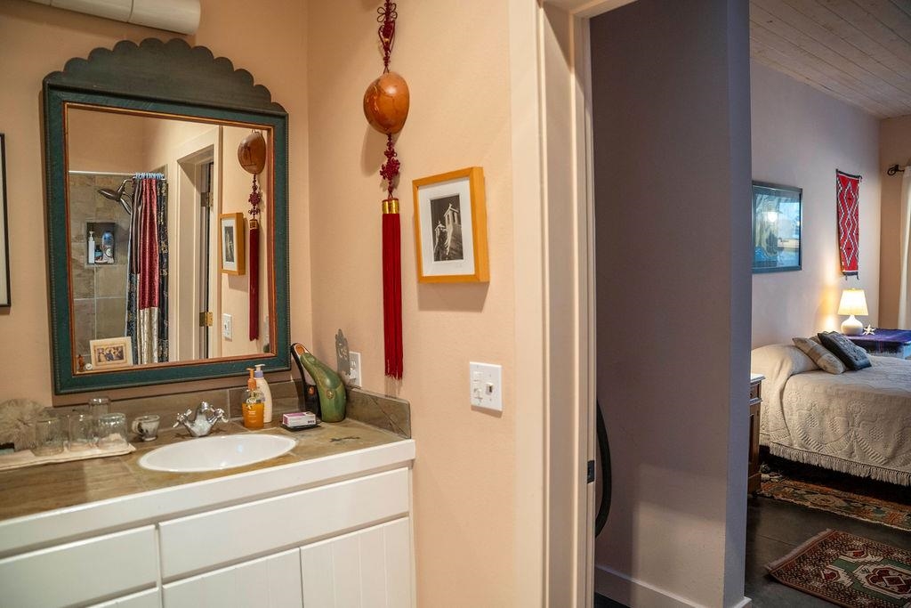 Ranchos De Taos, New Mexico 87557, United States, 2 Bedrooms Bedrooms, ,2 BathroomsBathrooms,Residential,Active,247321