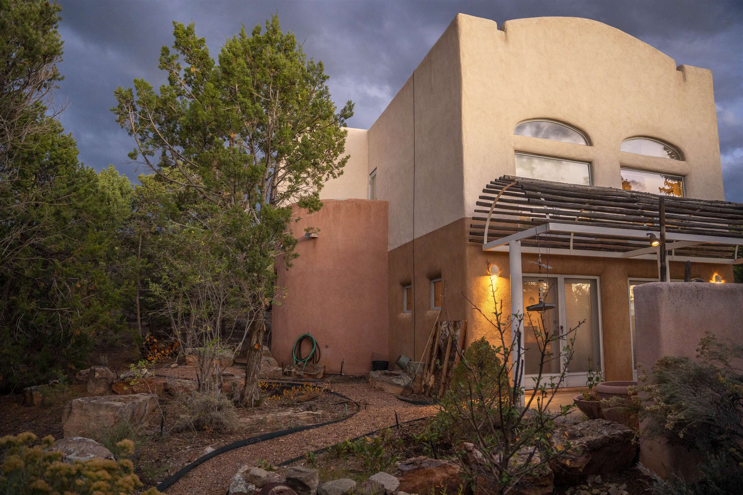 Ranchos De Taos, New Mexico 87557, United States, 2 Bedrooms Bedrooms, ,2 BathroomsBathrooms,Residential,Active,247321