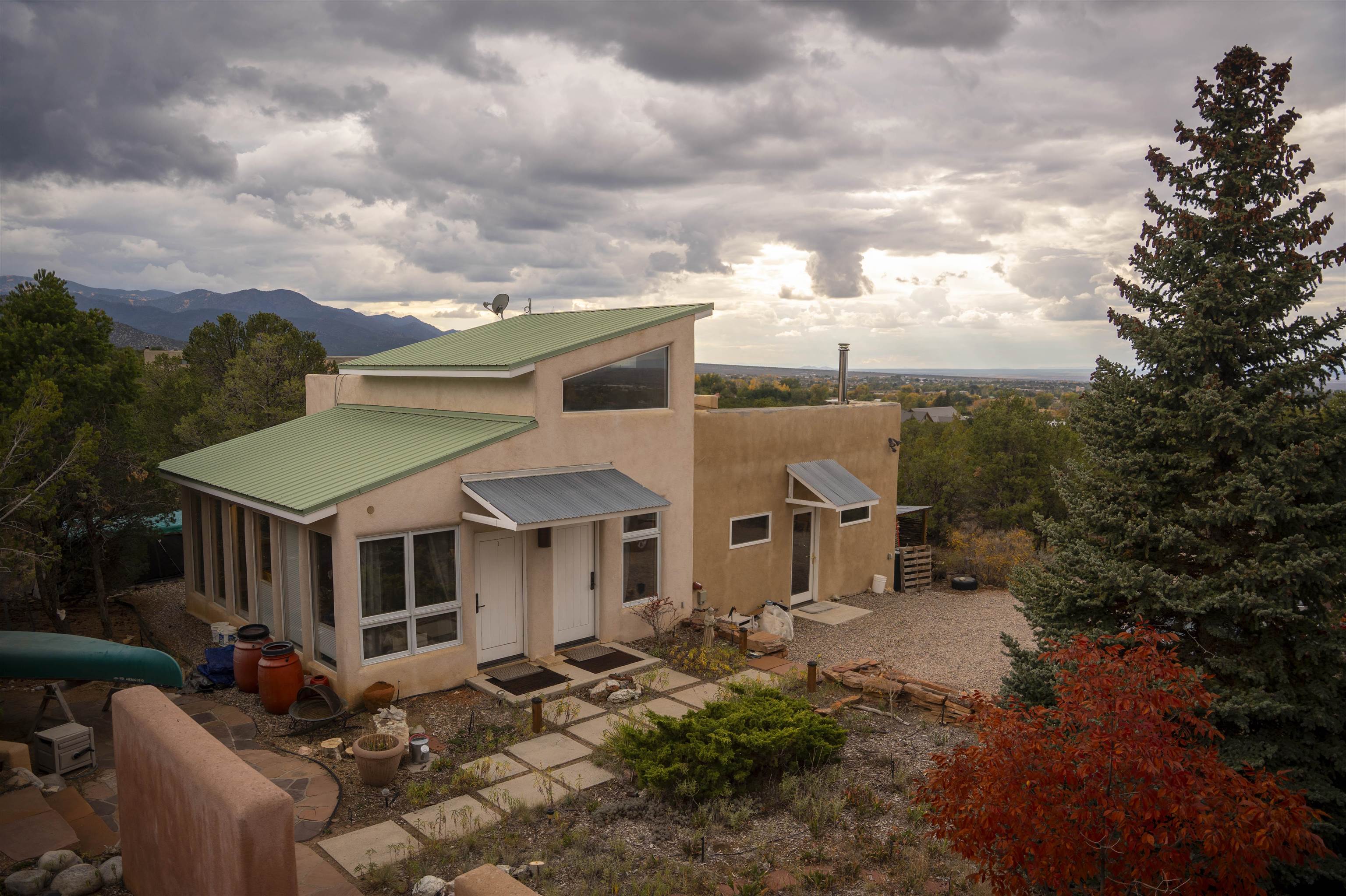 Ranchos De Taos, New Mexico 87557, United States, 2 Bedrooms Bedrooms, ,2 BathroomsBathrooms,Residential,Active,247321