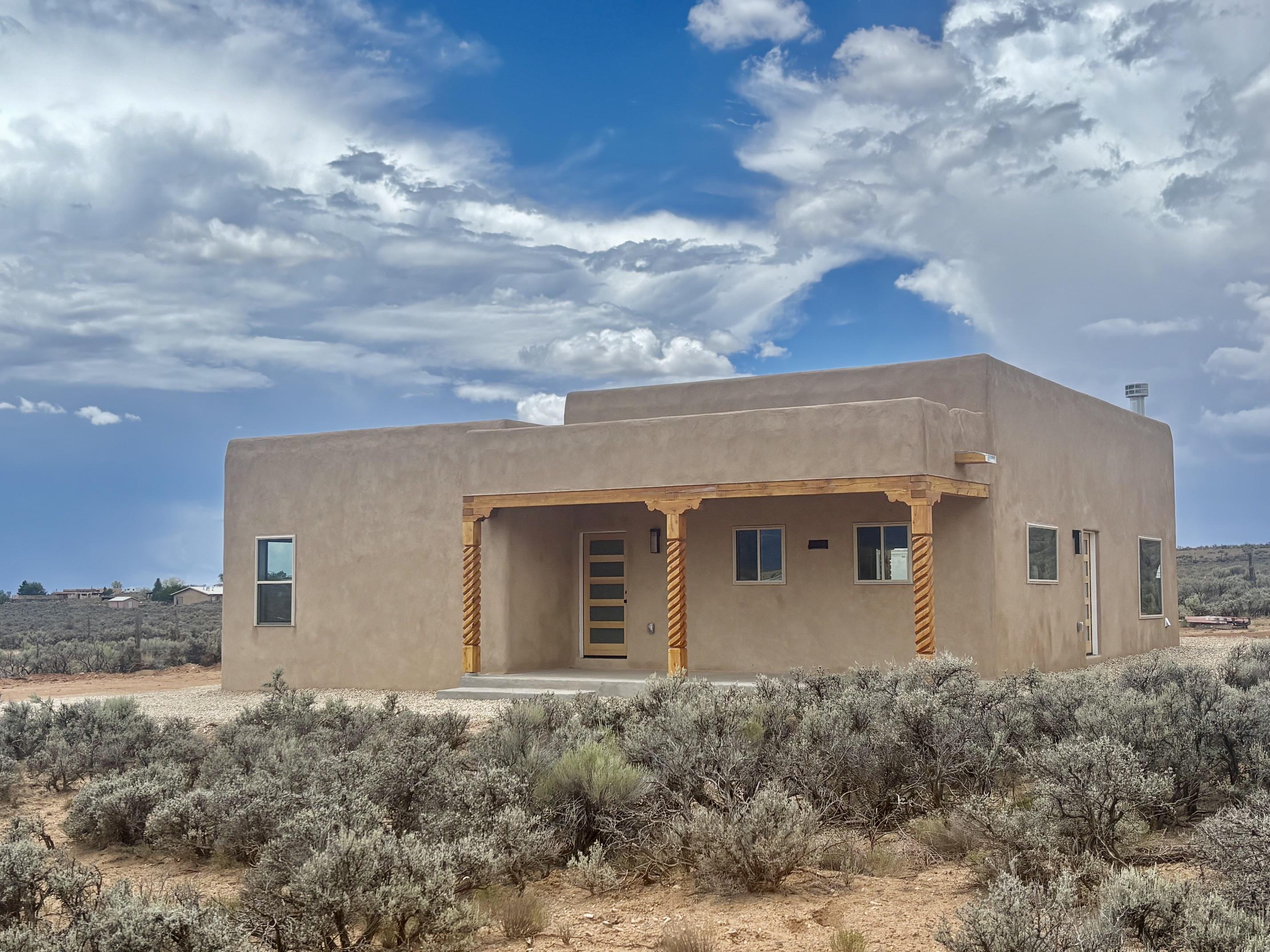 8 Calle Luna Taos NM 87571